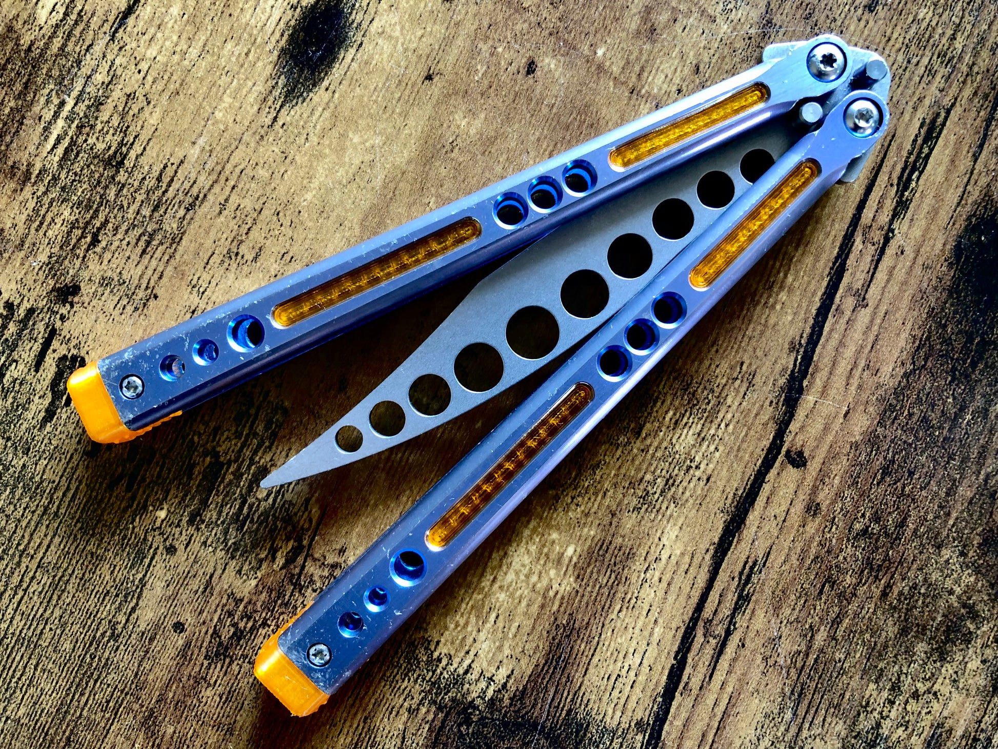 Deepen the sound, modify the grip, and add a pop of color to your HOM Prodigy Mod C balisong trainer with these polyurethane Zippy handle inlays.