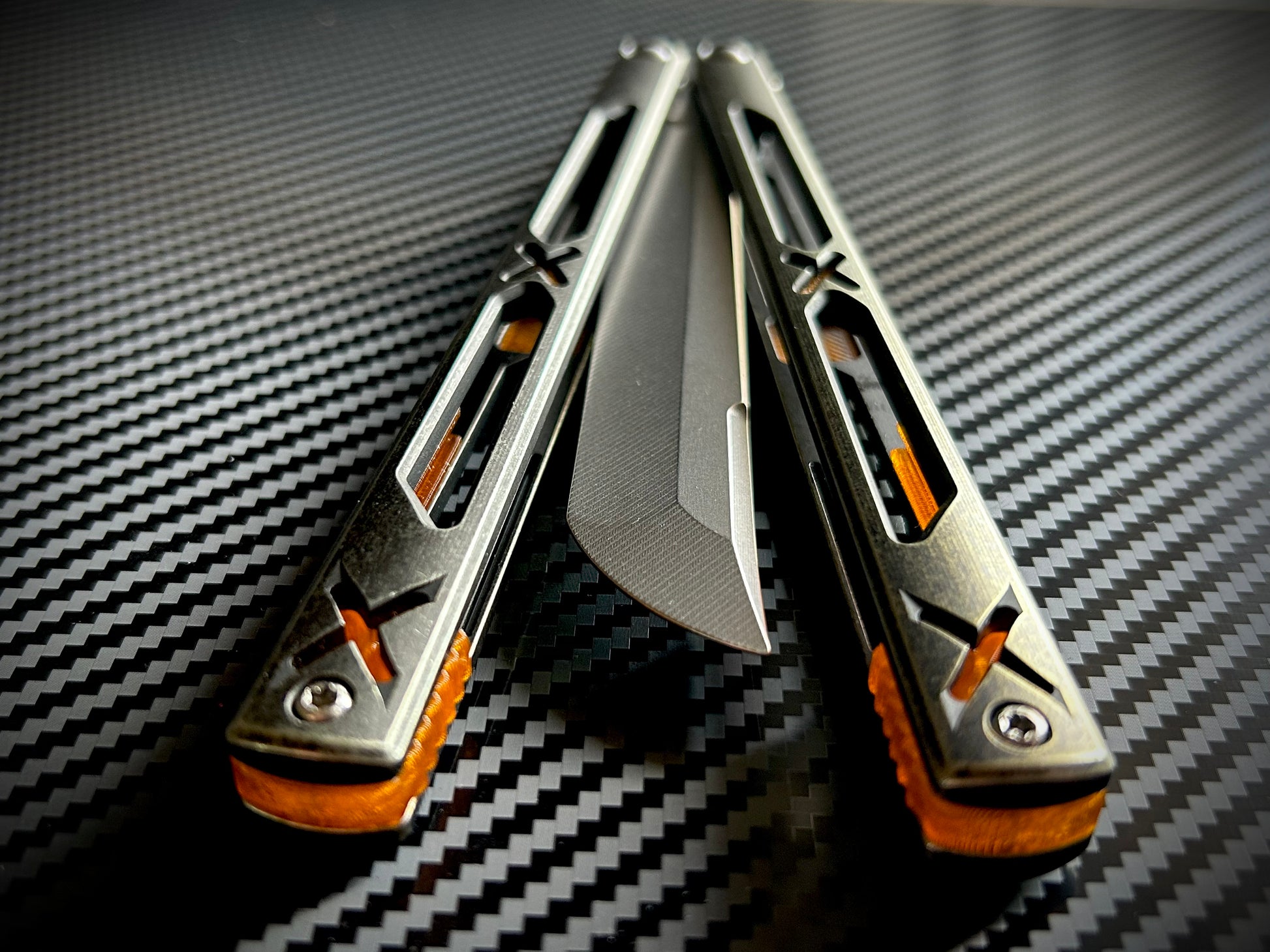 Designed and manufactured by Zippy, these are the OEM spacers and inlays included with each Bxndxge Stitch v2 balisong. This listing allows you to customize your Bxndxge Stitch v2 and Stitch-R with different colors. These mods are made in-house from a rubbery, shatter-proof polyurethane.