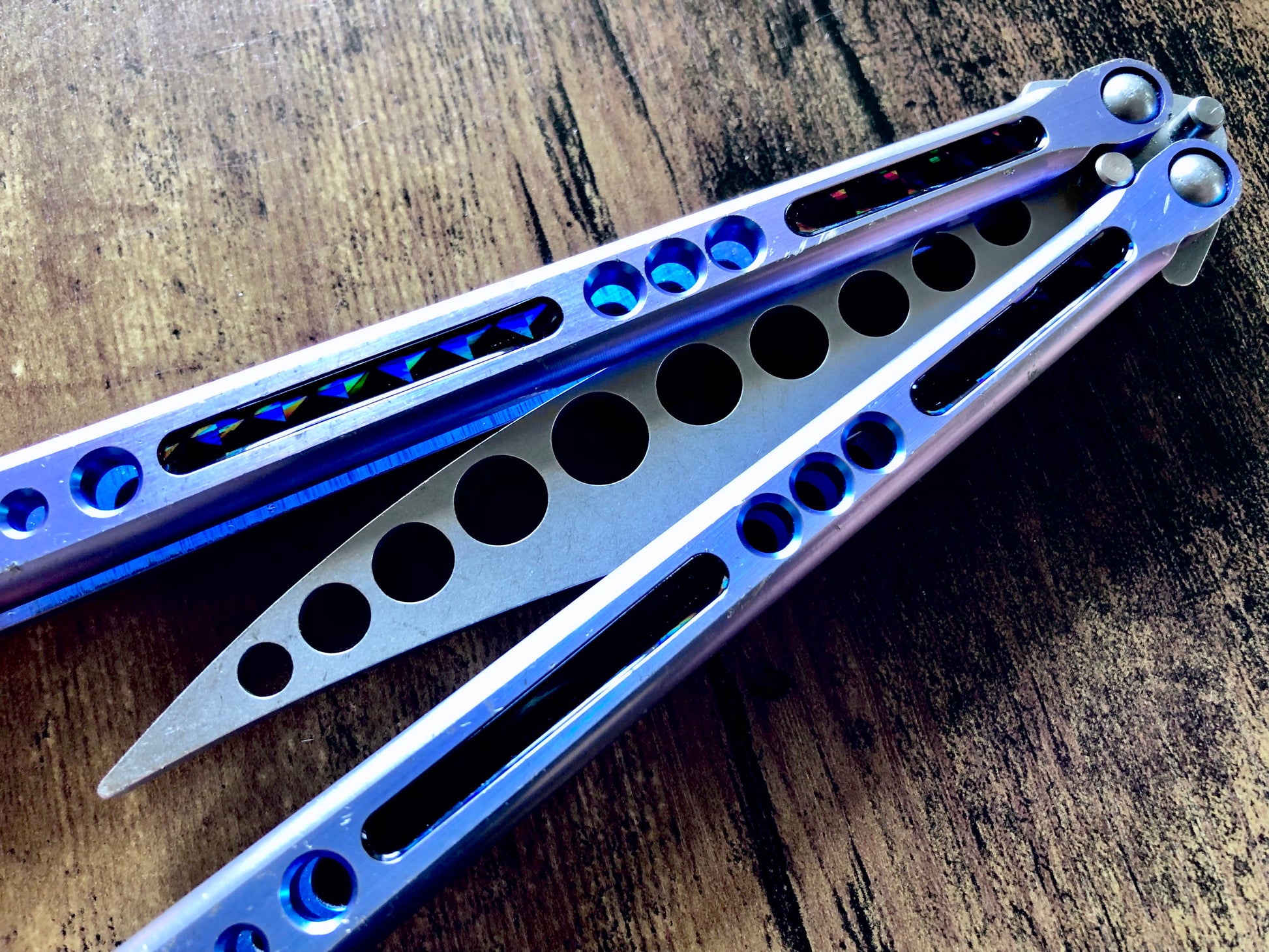 Deepen the sound, modify the grip, and add a pop of color to your HOM Prodigy Mod C balisong trainer with these polyurethane Zippy handle inlays.