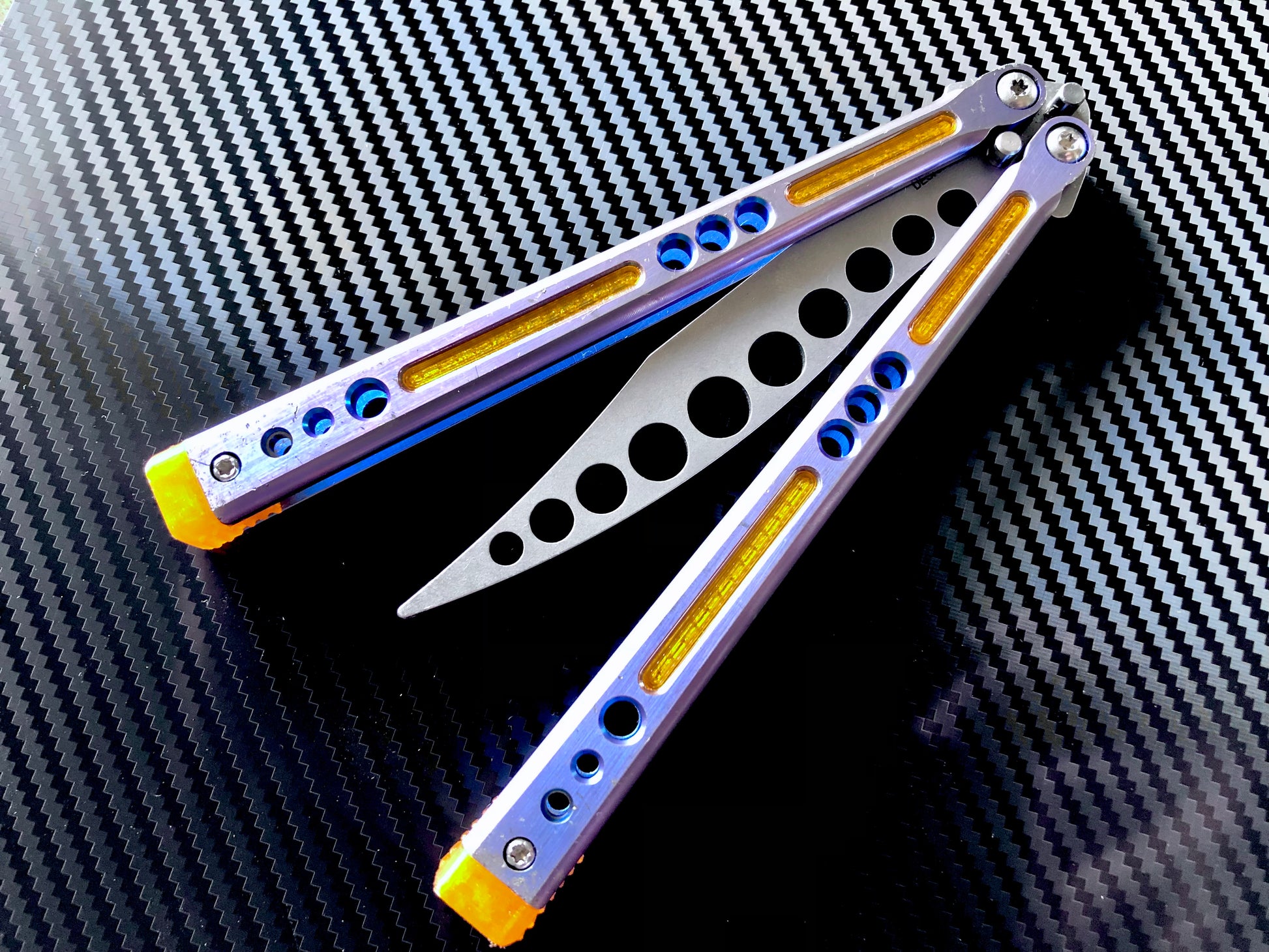 Deepen the sound, modify the grip, and add a pop of color to your HOM Prodigy Mod C balisong trainer with these polyurethane Zippy handle inlays.