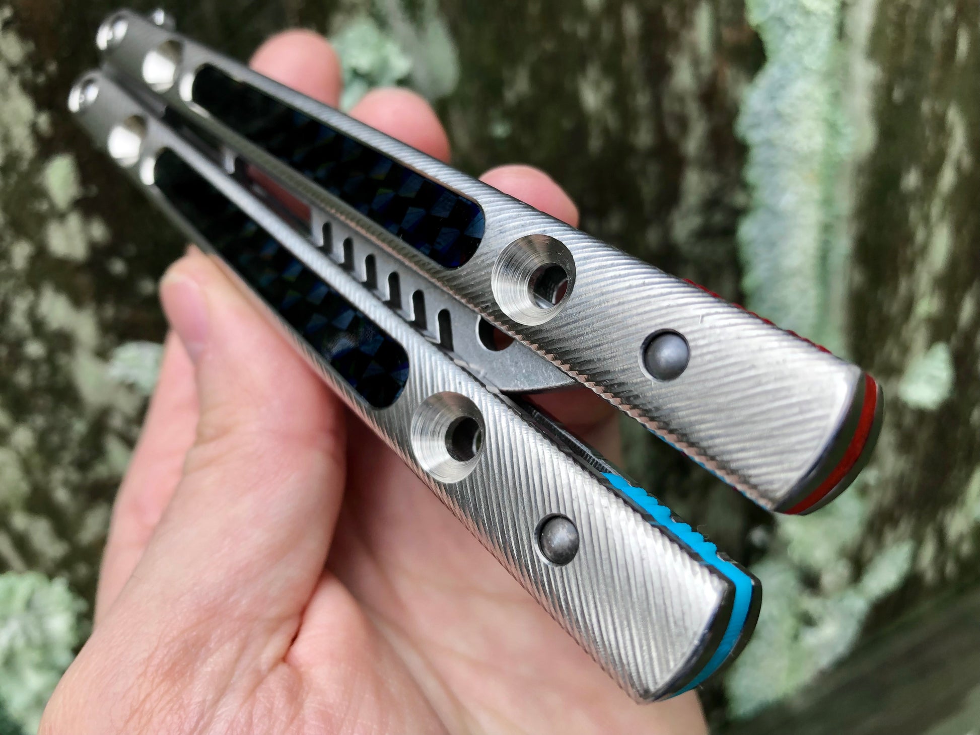 Zippy spacers reduce the handle bias and add positive jimping to your Squiggle Krake, while the inlays add grip and comfort. Individually, both spacers and the inlays eliminate ring and are designed to fit the titanium Squiggle handles for the Squid Industries Krake Raken balisong.