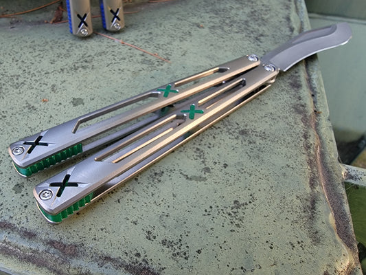Made by Bxndxge Knives (Bandage, not bondage!) in collaboration with Zippy, the "Stitch" handles are a Titanium rehandle mod compatible with blades from both the BRS Replicant and Squid Industries Krake Raken balisongs.
