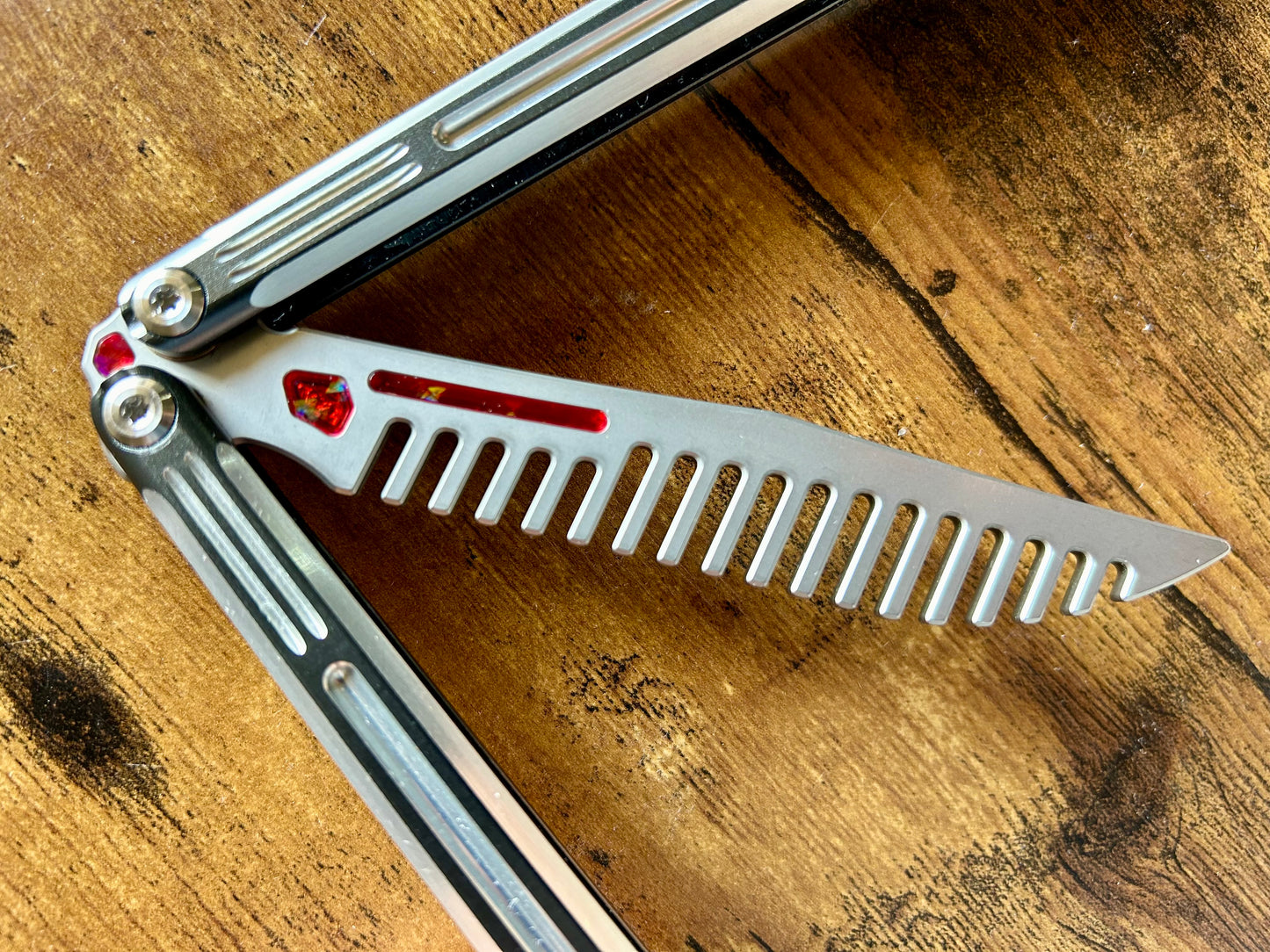 Add a pop of color to your LDY Orion-S Comb balisong trainer with these custom-made Zippy inserts. This mod consists of shatter-proof polyurethane cosmetic inserts to customize your comb trainer blade, as well as tang inserts.