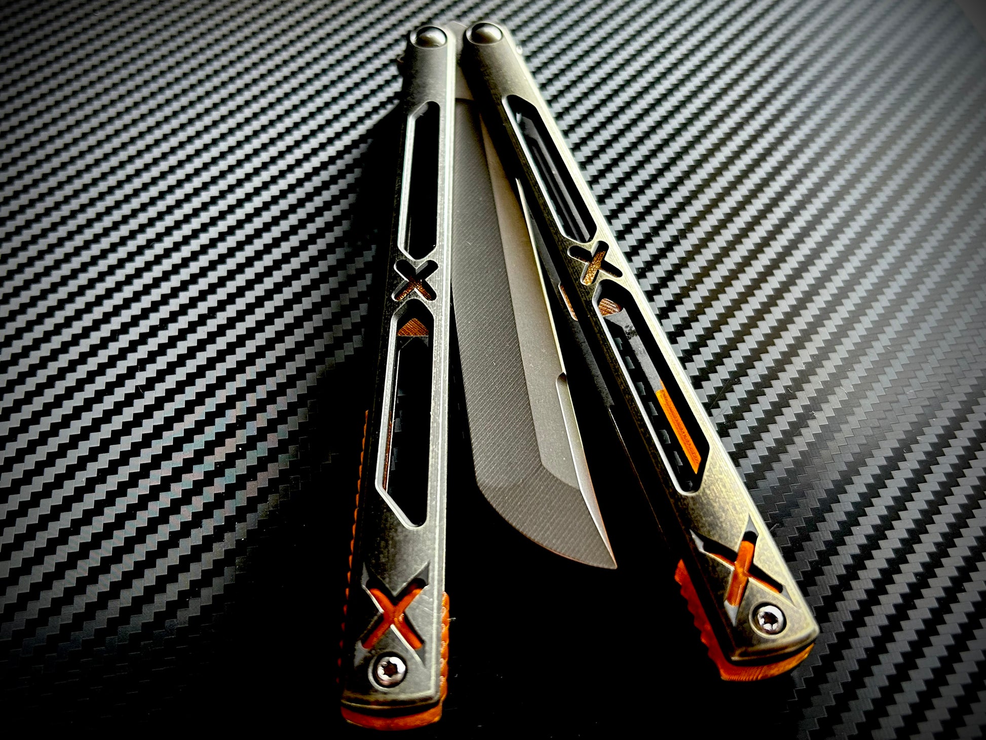 Designed and manufactured by Zippy, these are the OEM spacers and inlays included with each Bxndxge Stitch v2 balisong. This listing allows you to customize your Bxndxge Stitch v2 and Stitch-R with different colors. These mods are made in-house from a rubbery, shatter-proof polyurethane.