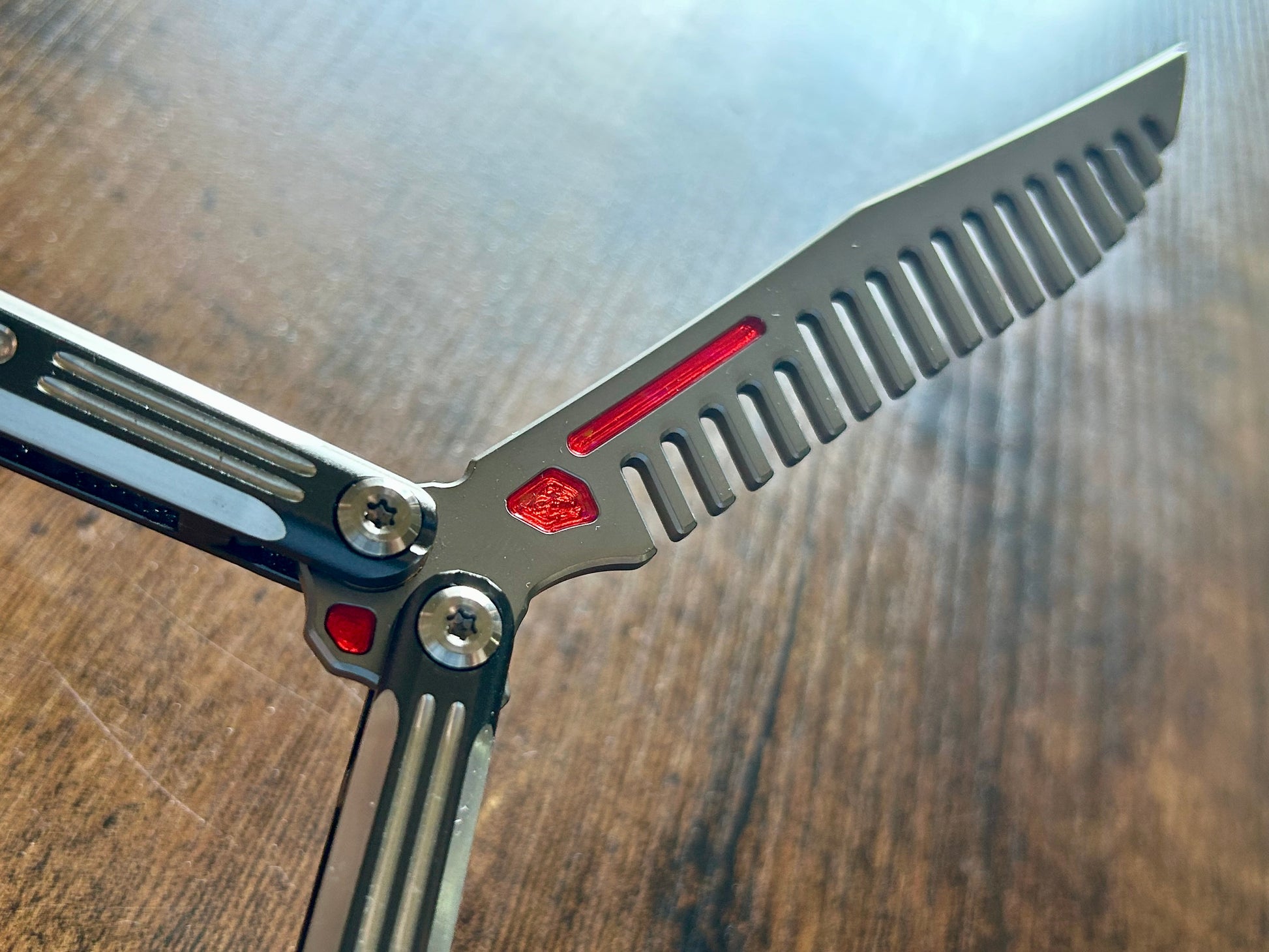 Add a pop of color to your LDY Orion-S Comb balisong trainer with these custom-made Zippy inserts. This mod consists of shatter-proof polyurethane cosmetic inserts to customize your comb trainer blade, as well as tang inserts.