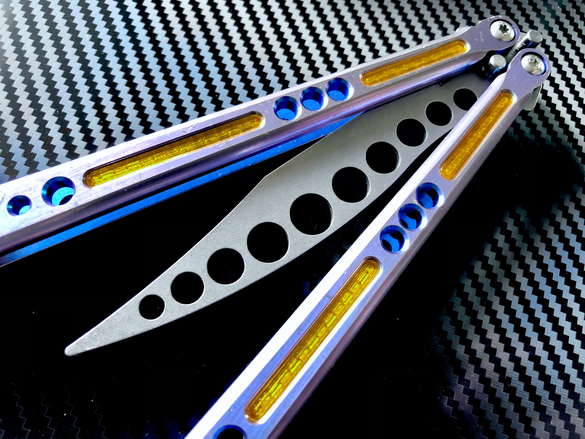 Deepen the sound, modify the grip, and add a pop of color to your HOM Prodigy Mod C balisong trainer with these polyurethane Zippy handle inlays.