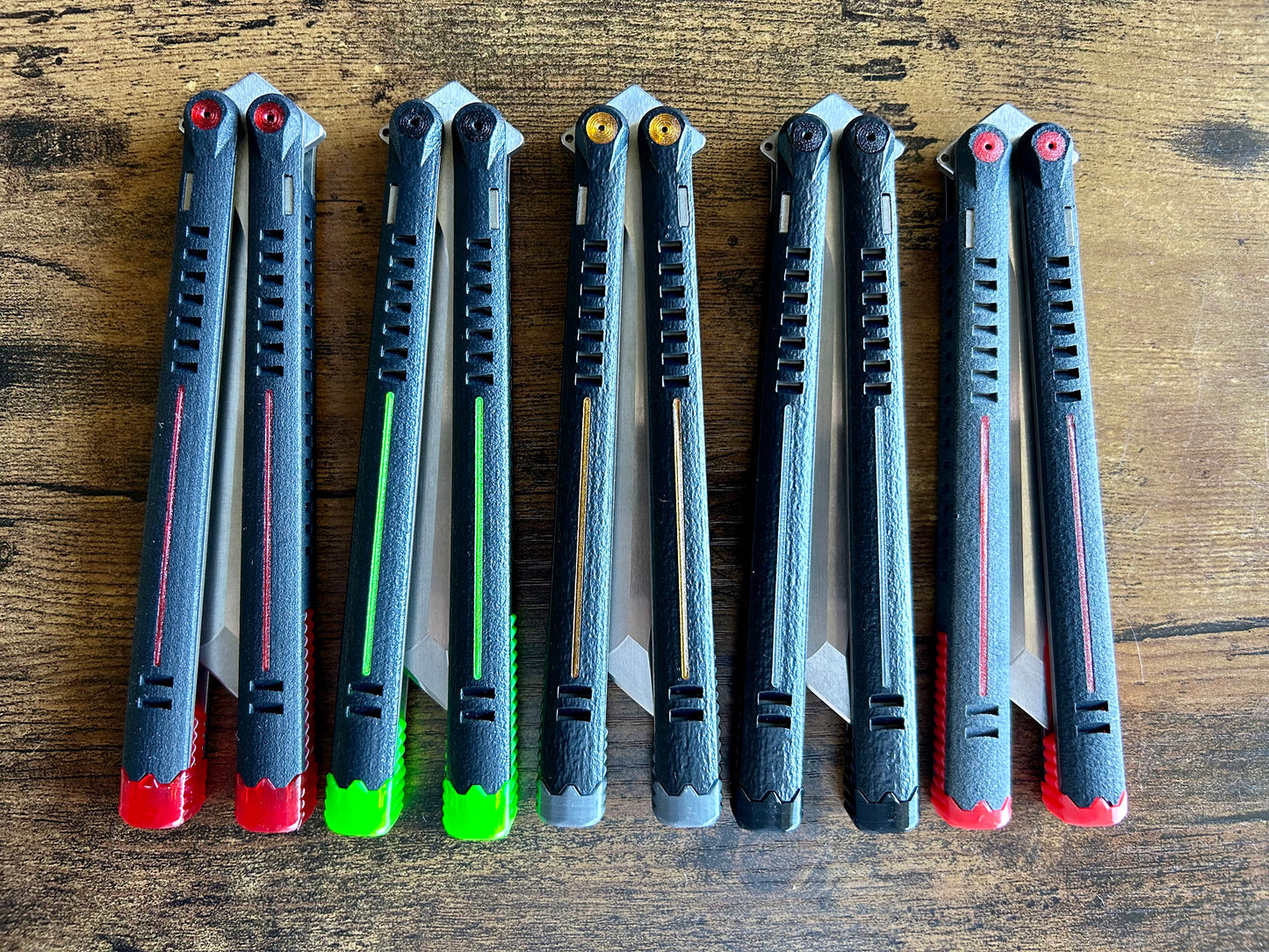 The Parallax is Zippy's first metal butterfly knife, featuring and a modular spacer system that enables rapid adjustment of handle length and balance. The innovative triple-liner design and channel scales provide enhanced rigidity compared to traditional sandwich-style balisongs. The Parallax features threadlocker-free tuning and the high-performance raceway bearing system, which is slower and more controlled compared to traditional bearings.