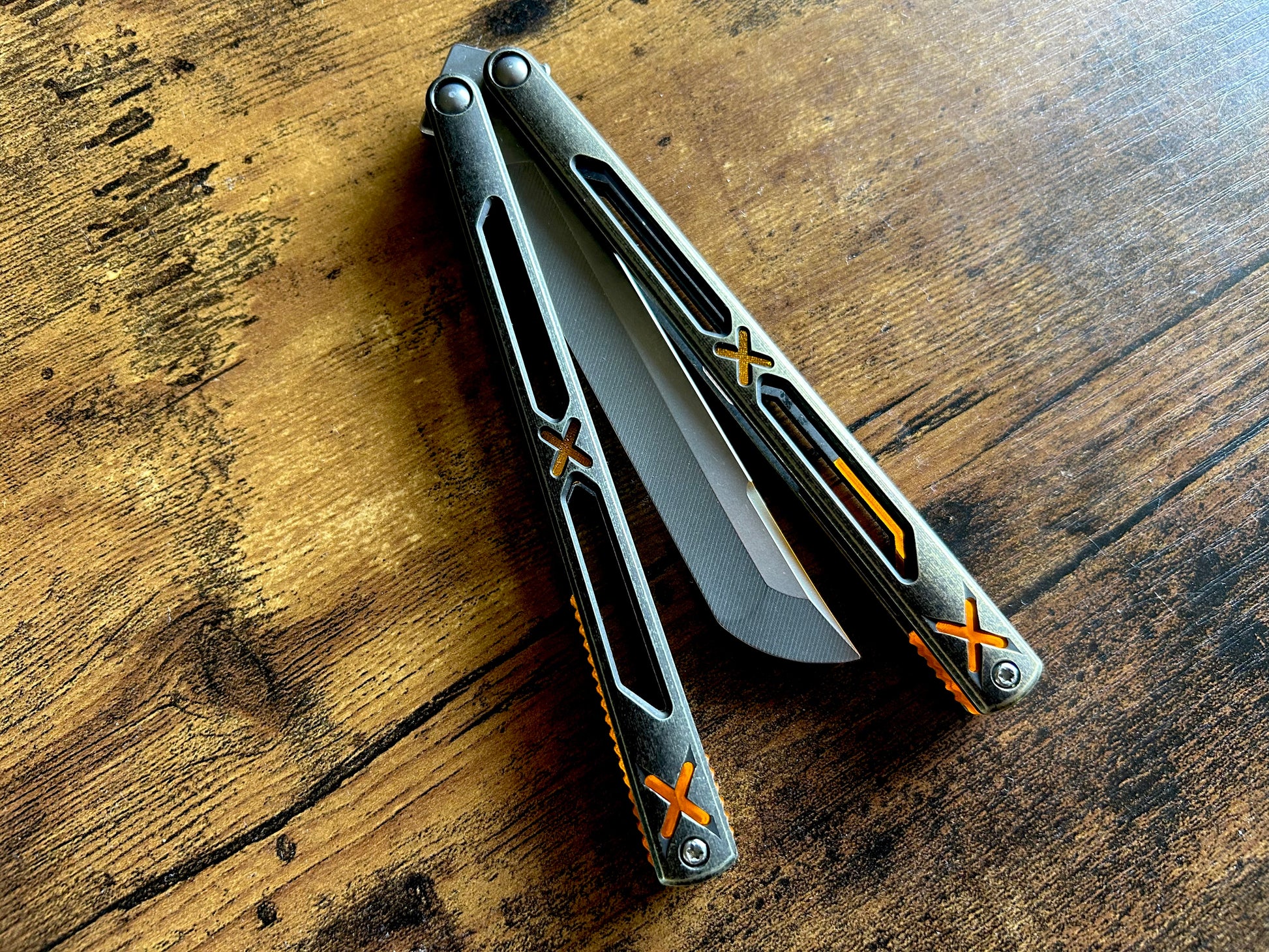 Designed and manufactured by Zippy, these are the OEM spacers and inlays included with each Bxndxge Stitch v2 balisong. This listing allows you to customize your Bxndxge Stitch v2 and Stitch-R with different colors. These mods are made in-house from a rubbery, shatter-proof polyurethane.