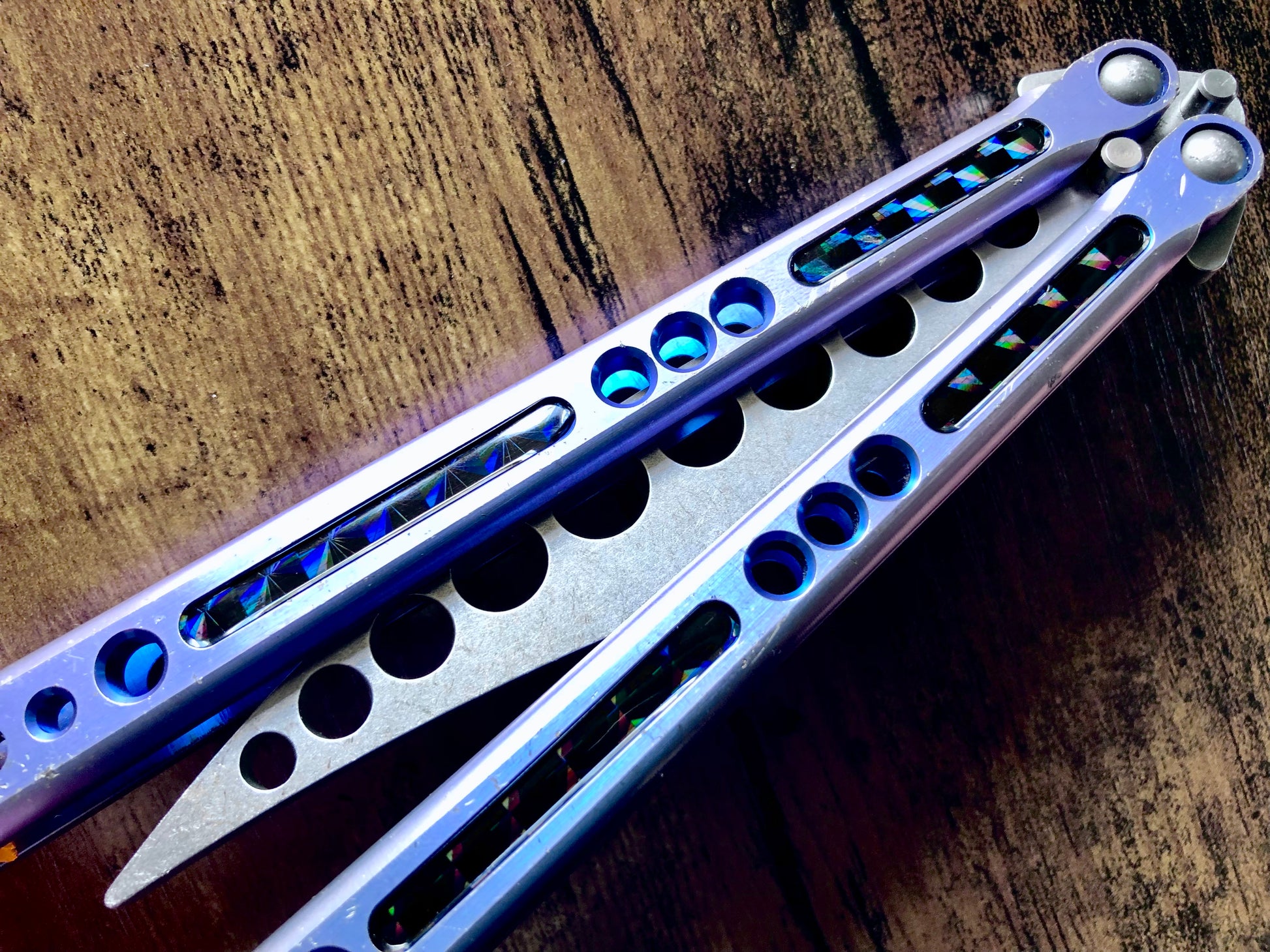 Deepen the sound, modify the grip, and add a pop of color to your HOM Prodigy Mod C balisong trainer with these polyurethane Zippy handle inlays.