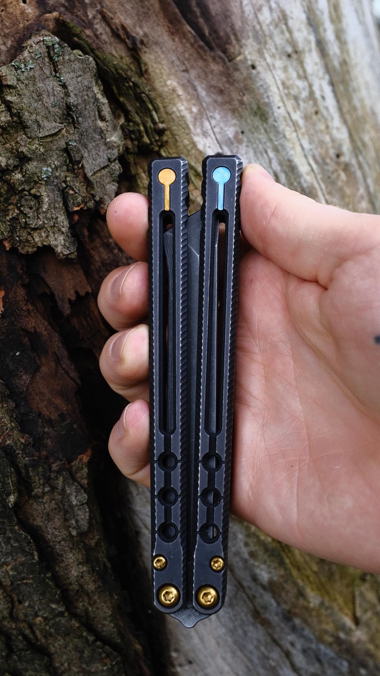 Pivot Plugs are a cosmetic handle inlay mod designed to friction fit into 3/16" bores at the bottom of a variety of balisong handles, including the Squid Industries Krake Raken balisong, the MachineWise Prysma, SliftT, the Nabalis Vulp Pro, and the Acidwrx Zzzyzx.