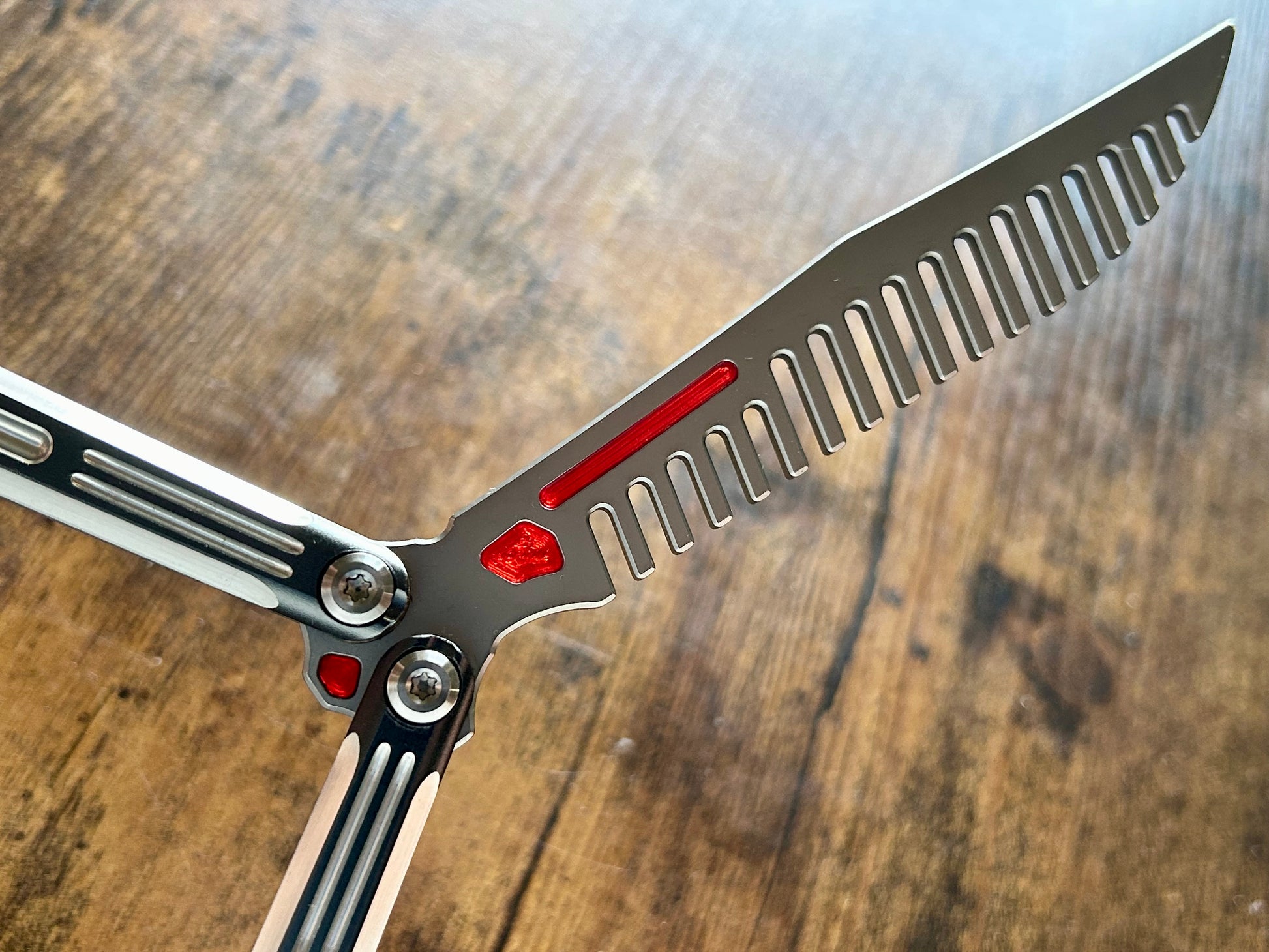Add a pop of color to your LDY Orion-S Comb balisong trainer with these custom-made Zippy inserts. This mod consists of shatter-proof polyurethane cosmetic inserts to customize your comb trainer blade, as well as tang inserts.