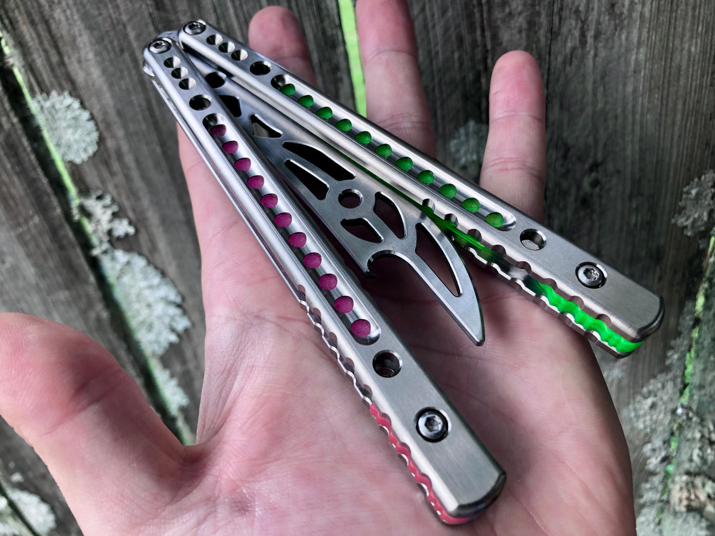 Add a pop of color to your BBbarfly SuperFly balisong trainer with these polyurethane Zippy handle inlays.