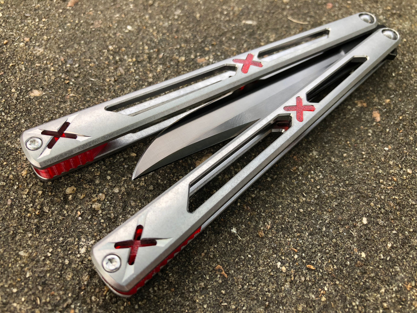 Made by Bxndxge Knives (Bandage, not bondage!) in collaboration with Zippy, the "Stitch" handles are a Titanium rehandle mod compatible with blades from both the BRS Replicant and Squid Industries Krake Raken balisongs.