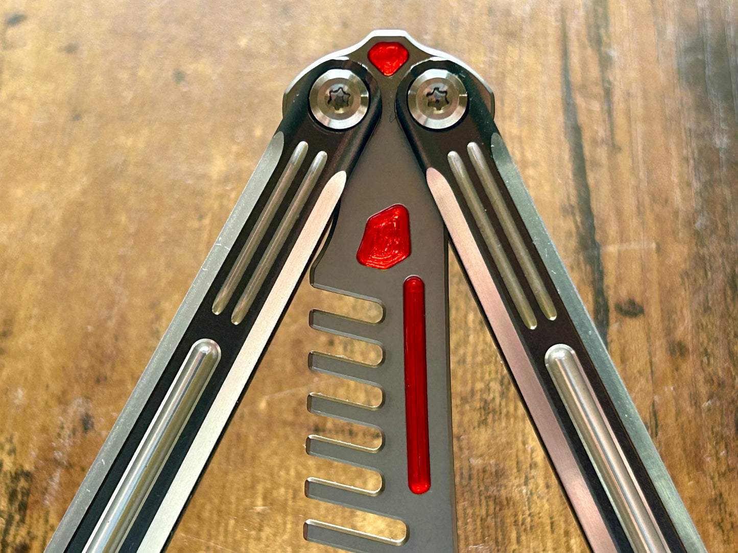 Add a pop of color to your LDY Orion-S Comb balisong trainer with these custom-made Zippy inserts. This mod consists of shatter-proof polyurethane cosmetic inserts to customize your comb trainer blade, as well as tang inserts.