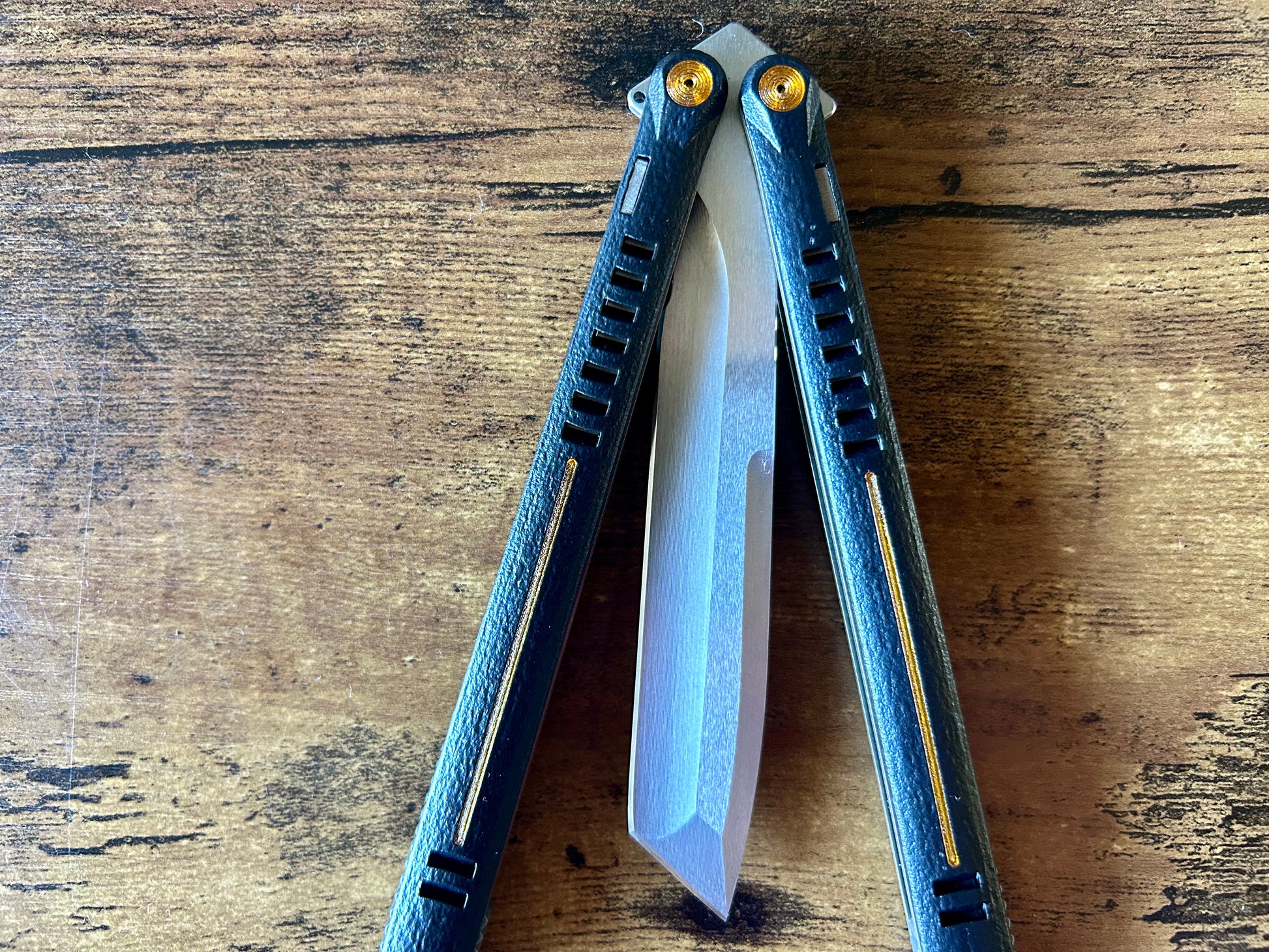 Want to kit out your Zippy Parallax butterfly knife with a different aesthetic? Look no further. This listing allows you to customize your balisong with different colored handle inlays and pivot caps. These cosmetic inlays are made in-house from a rubbery, shatter-proof polyurethane.