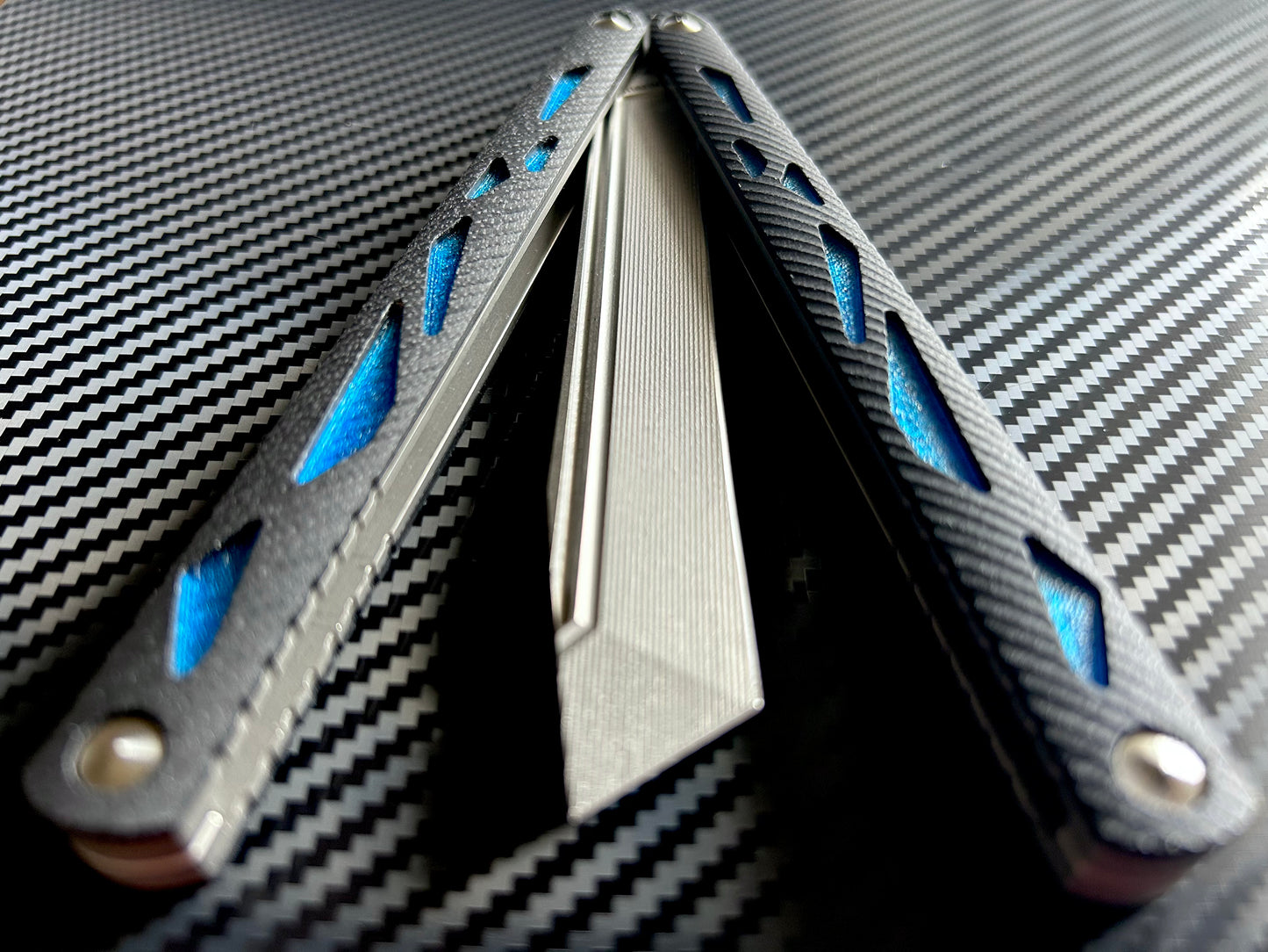 These cosmetic Zippy handle inlays are designed for the Maranza Zika butterfly knife and add a pop of color without changing the balance. The Maranza Zika balisong is a collaboration between AcidWRX and Ceroni Knives, and now it has aftermarket support from Zippy.