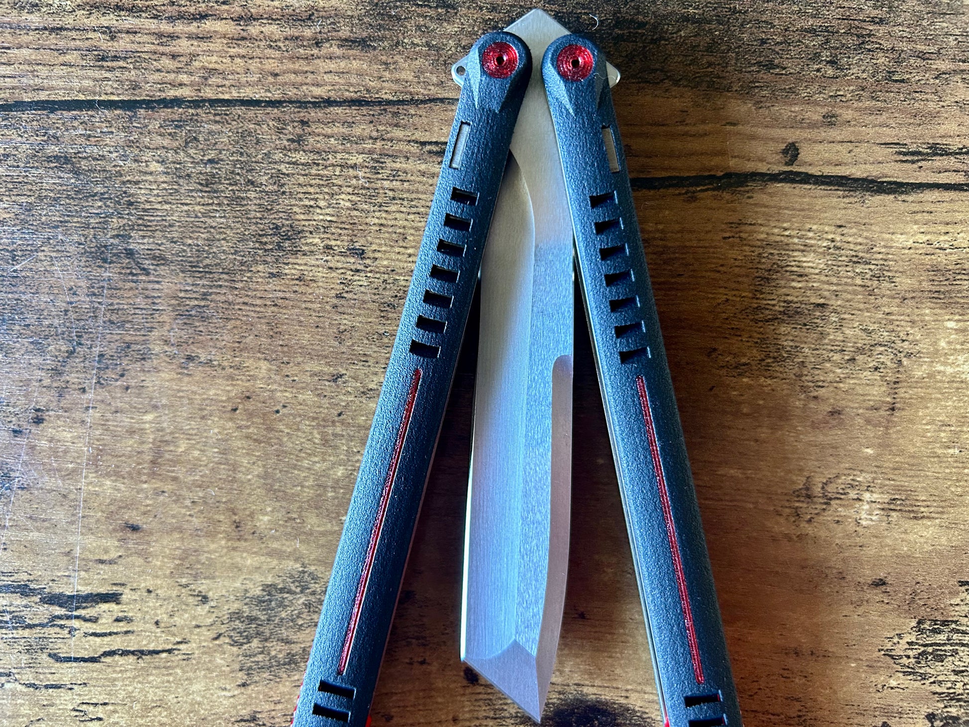 Want to kit out your Zippy Parallax butterfly knife with a different aesthetic? Look no further. This listing allows you to customize your balisong with different colored handle inlays and pivot caps. These cosmetic inlays are made in-house from a rubbery, shatter-proof polyurethane.