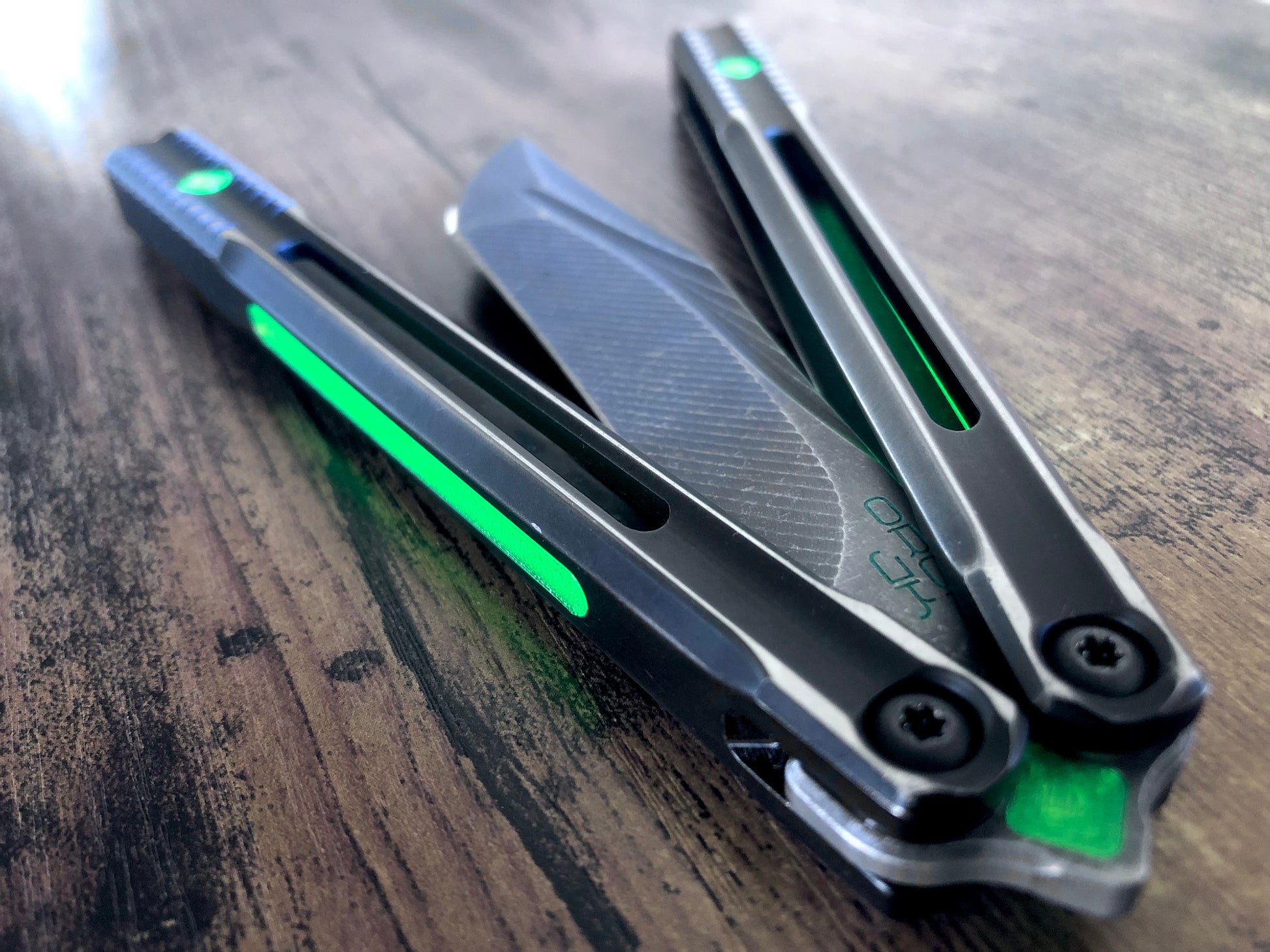 Add a pop of color and silence the ring of your JK Design Orca v2 balisong with these Zippy inlays. This mod consists of tang inlays, speed channel inserts, and "pivot plugs" which fill the bores at the base of the handles. The inlays are made in-house from a rubbery polyurethane and won't pop out on drops