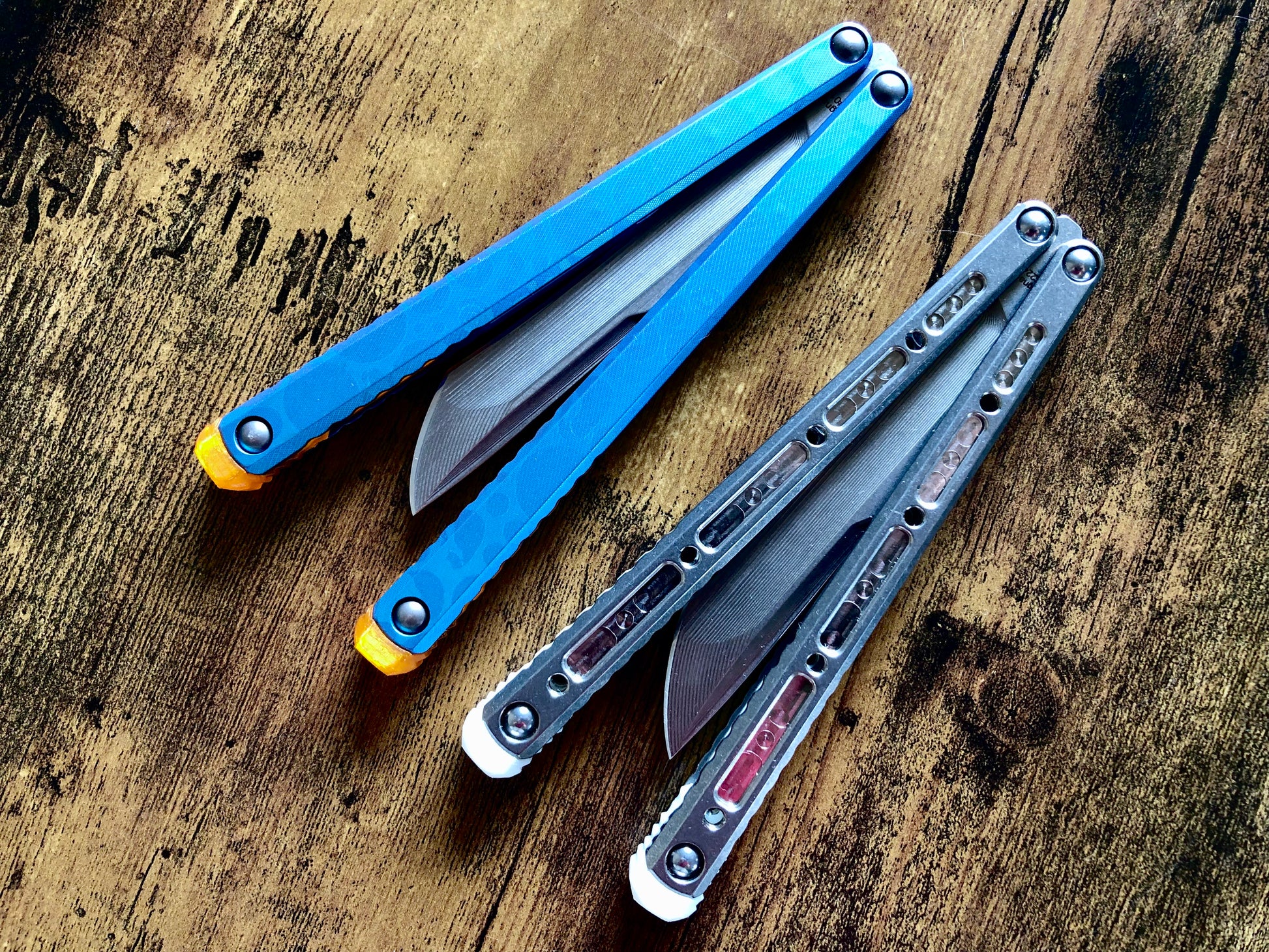 These Zippy spacers designed for the Fellowship Blades Gaboon and Invar Gaboon balisongs are made in-house from a rubbery, shatter-proof polyurethane. They add additional jimping to the Gaboon, provide a more neutral balance, and are also available as extensions which add handle length, protect the handles from drops, and include an adjustable tungsten weight system.