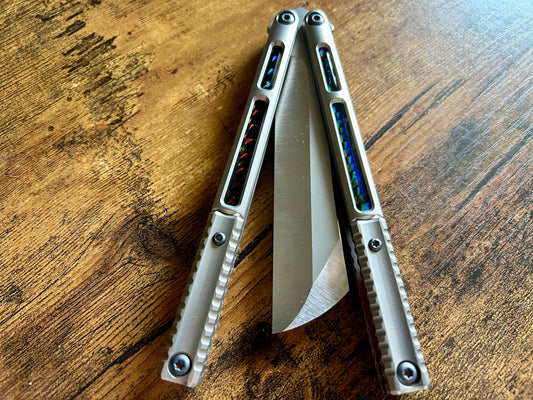Deepen the sound and modify the aesthetic of your Andrew Myers Knife Works (AMKW) Aeon butterfly knife with these polyurethane Zippy handle inlays.