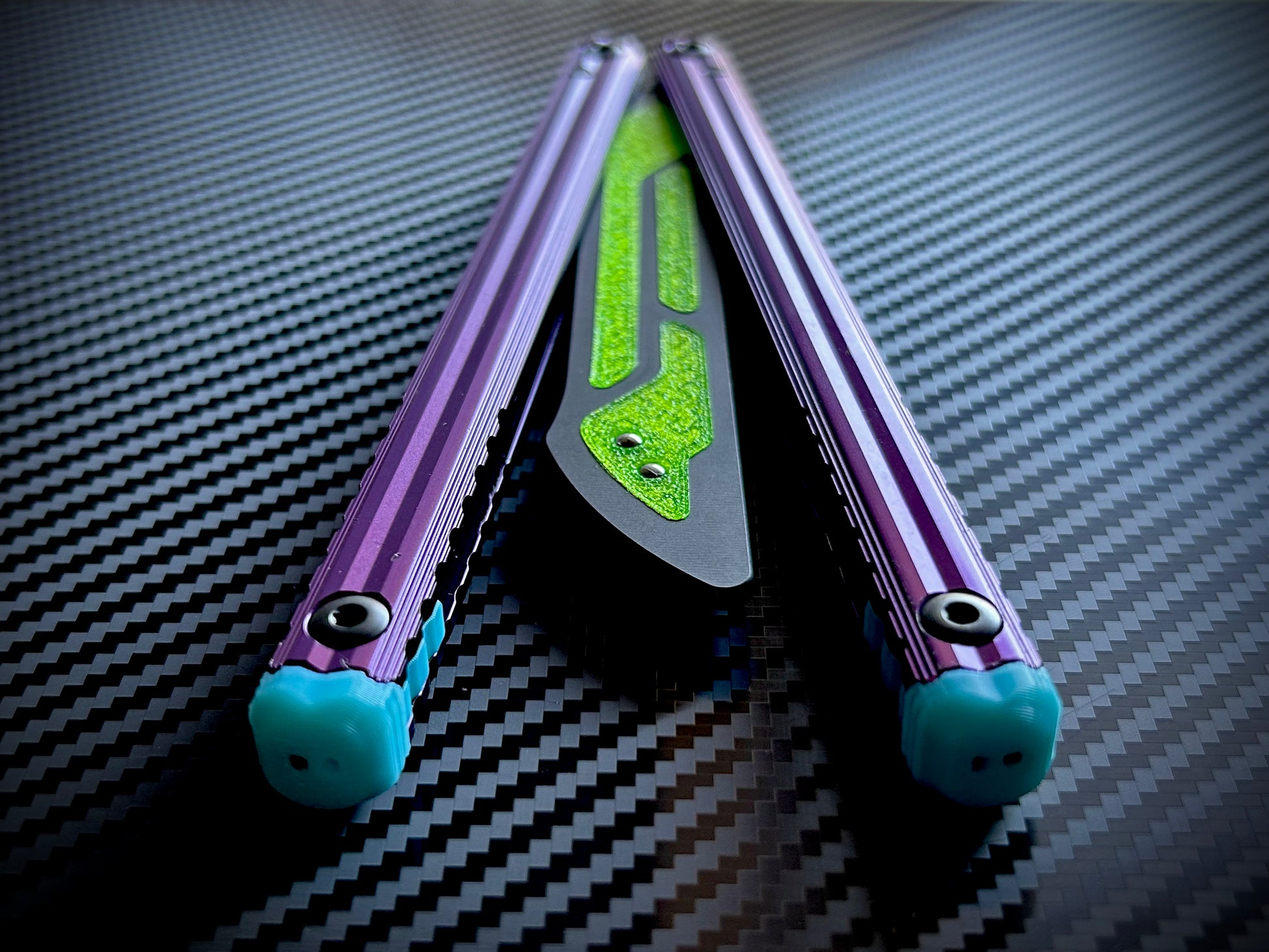These Zippy spacers and blade inserts designed for the Nabalis Impulse butterfly knife trainer are made from a shatter-proof polyurethane. The spacers extend and protect the handles, feature positive jimping, and enable adjustable balance with up to 3x removable tungsten weights per spacer. The blade inserts increase momentum and enable you to adjust the balance with the optional tungsten-weighted tip insert.