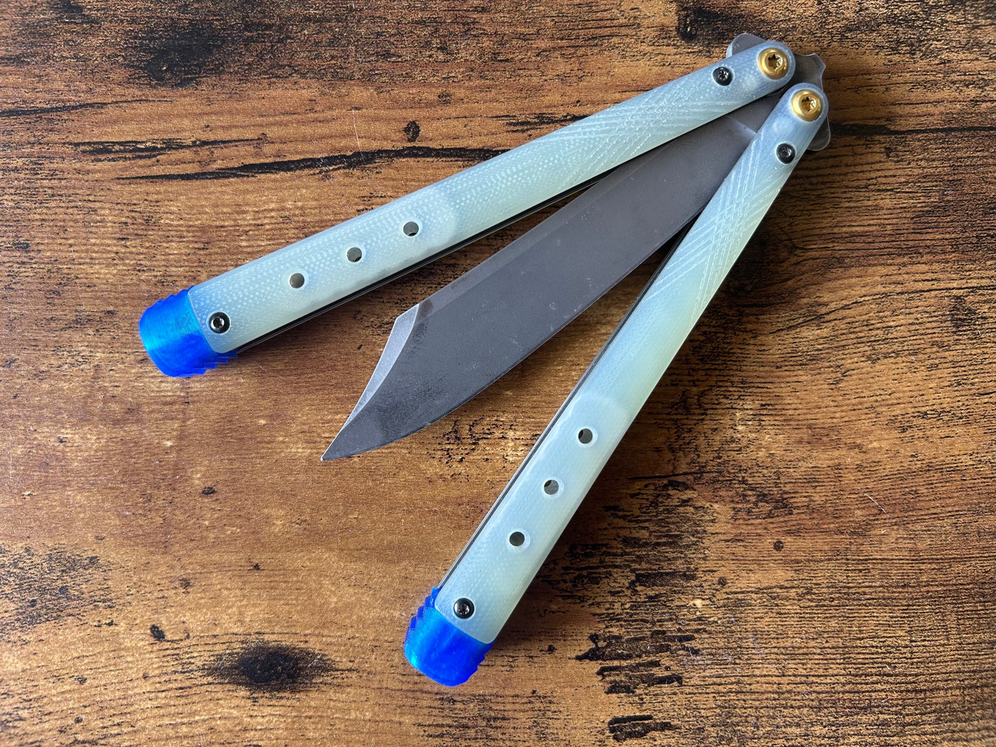 These Zippy spacers for the Benchmade Necron balisong are shatter-proof extensions that will protect your handles with no risk of cracking on hard-drops. They are available in 3x different lengths with removable tungsten weights for a more granular balance and length customization. They also offer positive jimping for extra grip, and install easily in just a few minutes (watch the assembly video above!). These spacers are a no-nonsense upgrade for the Necron.