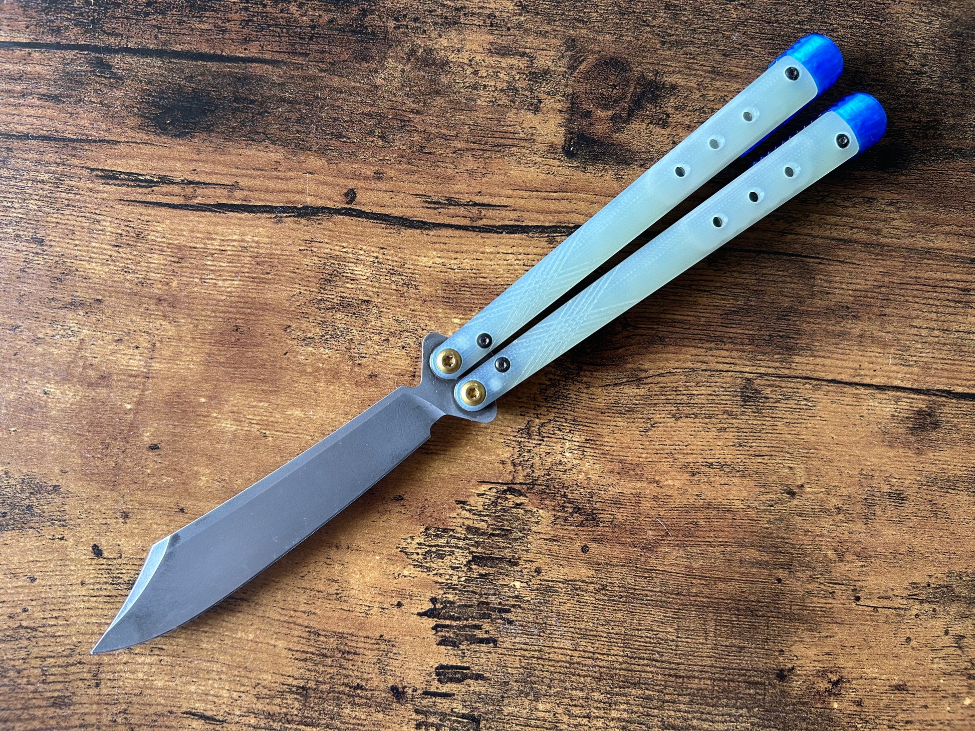 These Zippy spacers for the Benchmade Necron balisong are shatter-proof extensions that will protect your handles with no risk of cracking on hard-drops. They are available in 3x different lengths with removable tungsten weights for a more granular balance and length customization. They also offer positive jimping for extra grip, and install easily in just a few minutes (watch the assembly video above!). These spacers are a no-nonsense upgrade for the Necron.