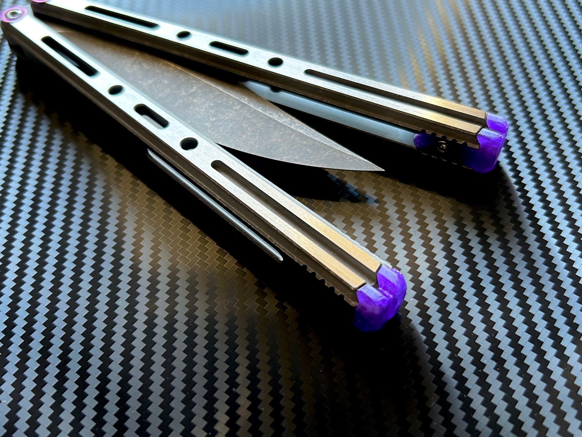 Extend and protect your handles with these Zippy spacers, custom-made for the Poikilo Blade PM3 (Halo) butterfly knife. The spacers are made from a shatter-proof polyurethane and protect your handles from drops while adding length. The spacers improve comfort. grip, and offer adjustable balance.