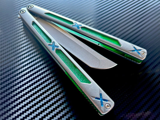 Designed and manufactured by Zippy, these are the OEM spacers and inlays included with each Bxndxge Stitch-R balisong. This listing allows you to customize your Bxndxge Stitch-r with different colors. These mods are made in-house from a rubbery, shatter-proof polyurethane.