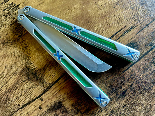 Designed and manufactured by Zippy, these are the OEM spacers and inlays included with each Bxndxge Stitch-R balisong. This listing allows you to customize your Bxndxge Stitch-r with different colors. These mods are made in-house from a rubbery, shatter-proof polyurethane.