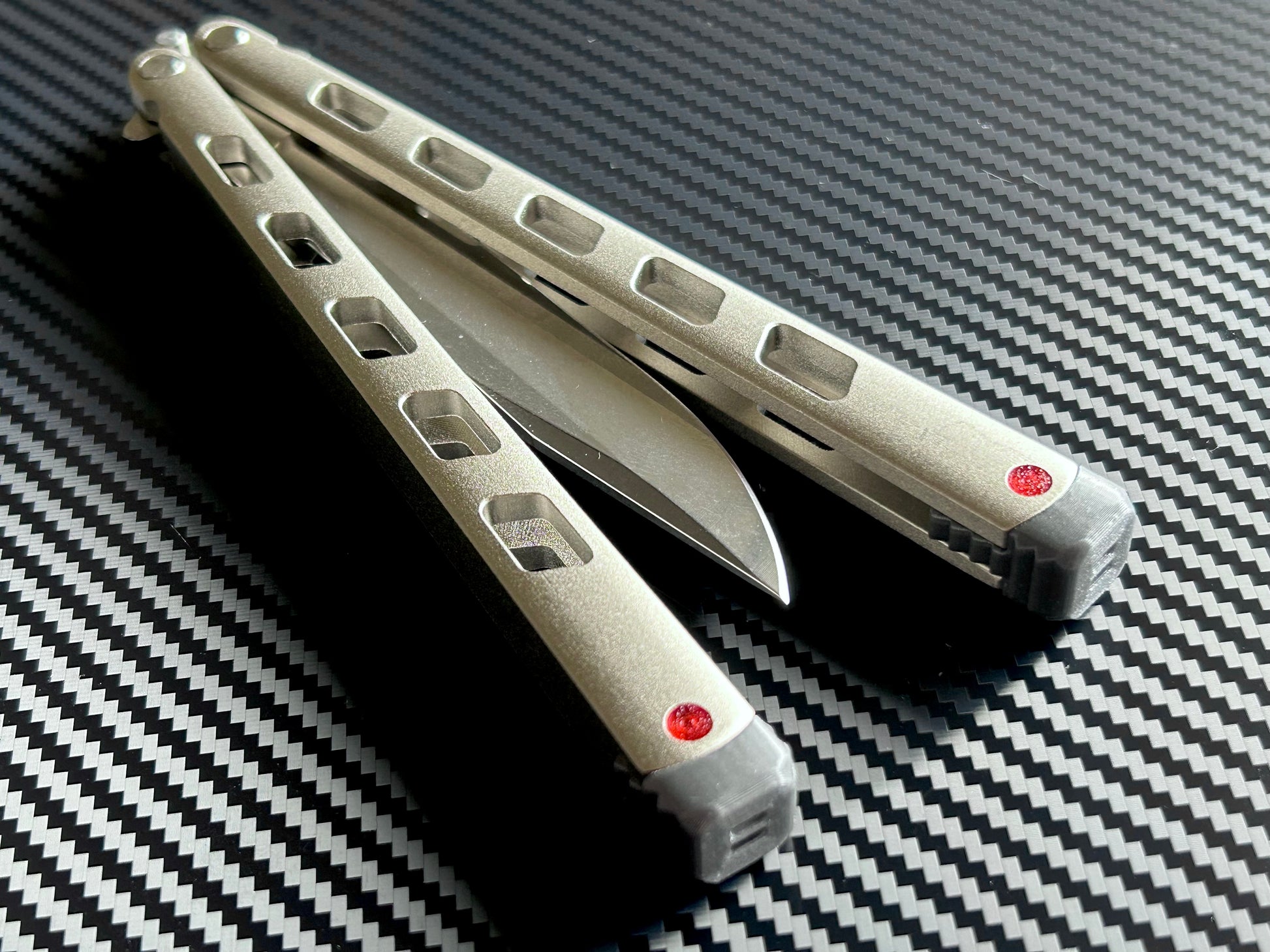 Modify the balance and ergo of your Cold Steel Arc Angel Aluminum butterfly knife with Zippy spacers, made in-house from a rubbery, shatter-proof polyurethane. The spacers add weight to improve the balance of the Arc Angel, and add positive "saw-tooth" jimping for extra grip. The spacers are available as either flush spacers, or handle extensions which add length and protect the handles from drops.