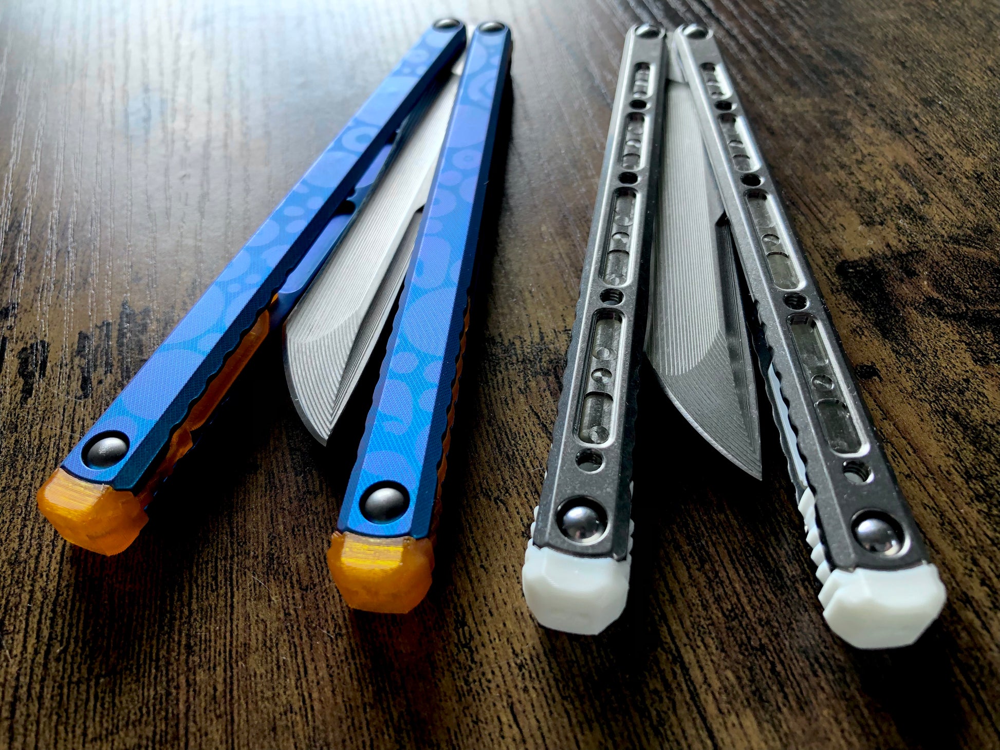 These Zippy spacers designed for the Fellowship Blades Gaboon and Invar Gaboon balisongs are made in-house from a rubbery, shatter-proof polyurethane. They add additional jimping to the Gaboon, provide a more neutral balance, and are also available as extensions which add handle length, protect the handles from drops, and include an adjustable tungsten weight system.