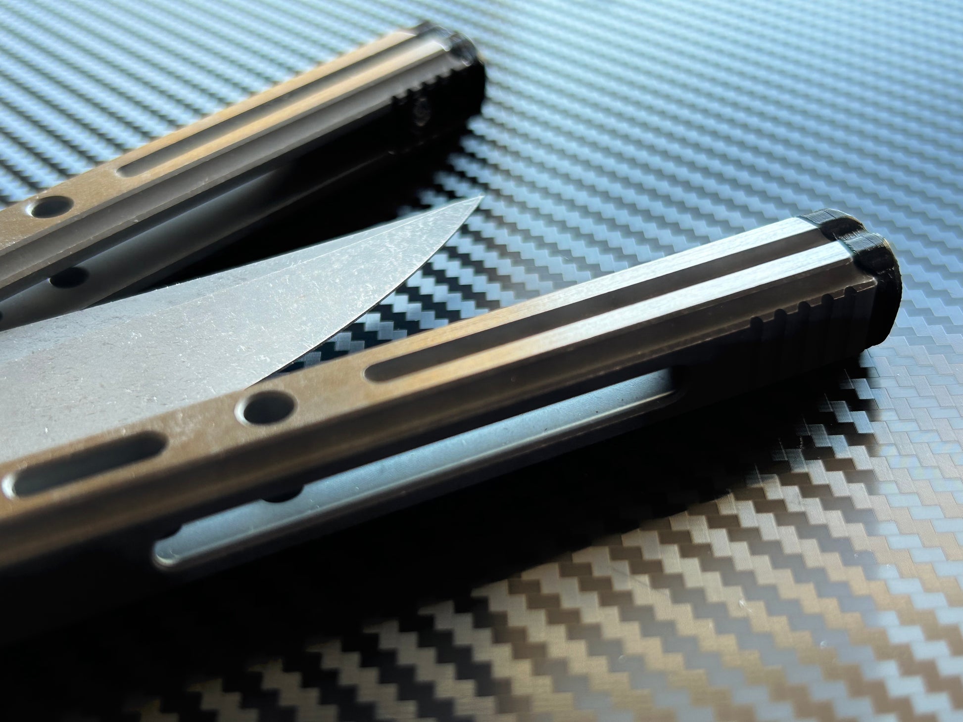 Extend and protect your handles with these Zippy spacers, custom-made for the Poikilo Blade PM3 (Halo) butterfly knife. The spacers are made from a shatter-proof polyurethane and protect your handles from drops while adding length. The spacers improve comfort. grip, and offer adjustable balance.