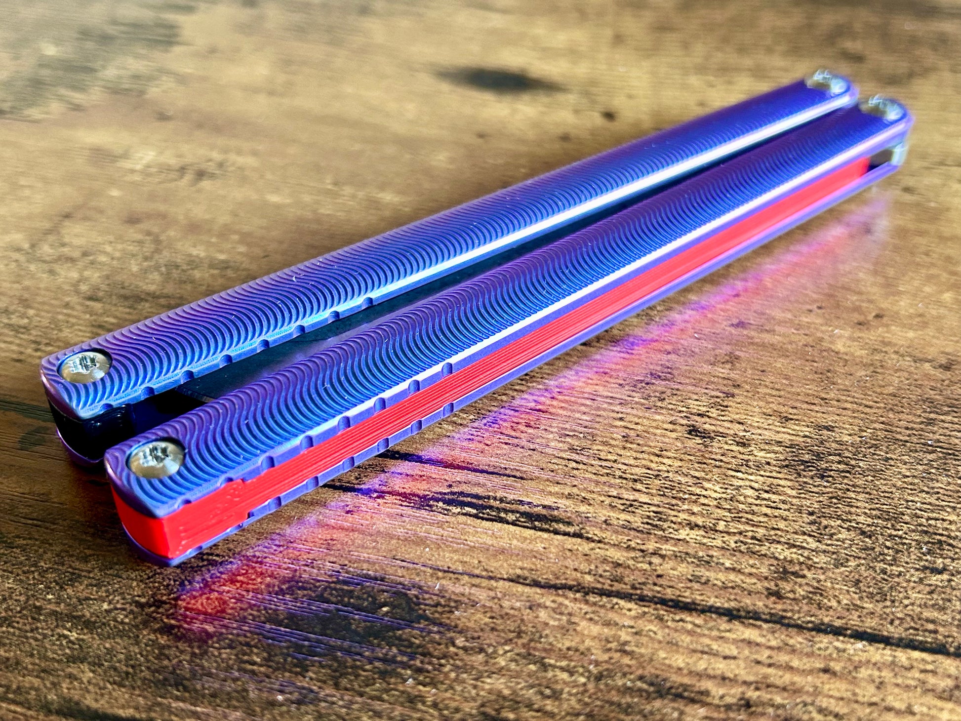 Zippy Faux-Channel Spacers for the MachineWise Tottori add a channel aesthetic to your butterfly knife. They are made of polycarbonate and cannot be pushed in.