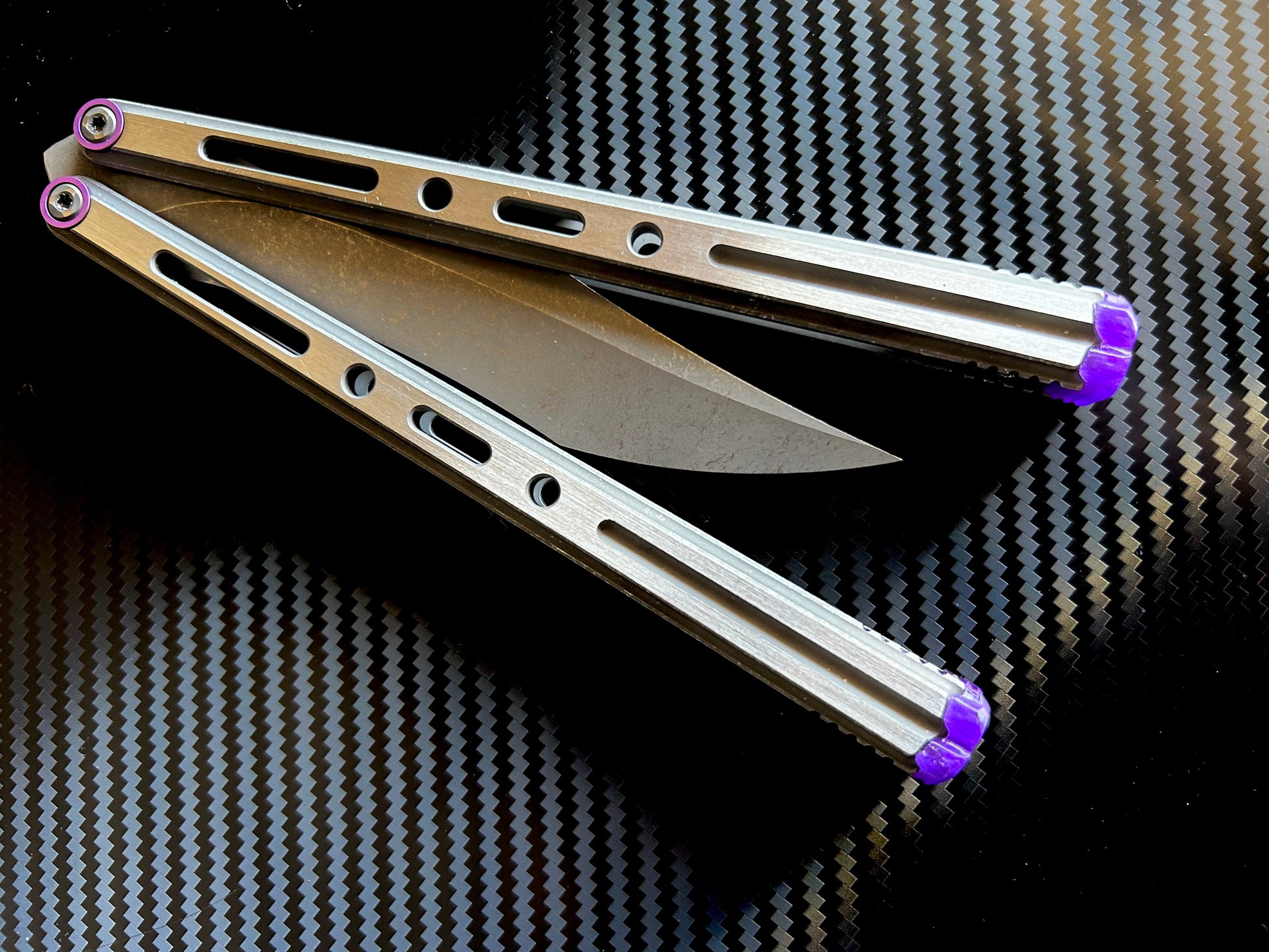 Extend and protect your handles with these Zippy spacers, custom-made for the Poikilo Blade PM3 (Halo) butterfly knife. The spacers are made from a shatter-proof polyurethane and protect your handles from drops while adding length. The spacers improve comfort. grip, and offer adjustable balance.