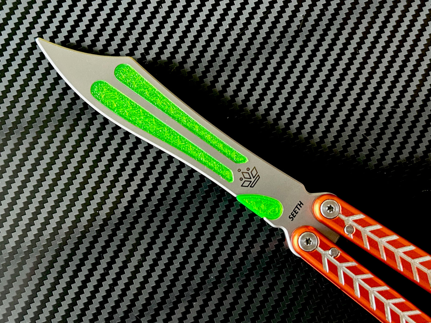 Adjust the weight distribution of your Seeth Designs Reblade for the Nabalis Vulp with this custom-made Zippy balance mod. This mod consists of shatter-proof polyurethane inserts which add spine weight to the blade for increased momentum and increased chaplin stability.