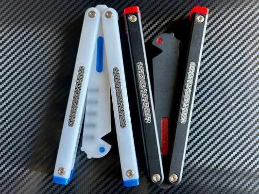 The Frank-Z is a plastic balisong trainer collaboration brought to you by none other than LDY and Zippy. Now, you can get the LDY Frank butterfly knife trainer with cosmetic Zippy blade inserts and Zippy extensions for longer handle length and improved durability. Plus, you can reduce the volume with optional Zippy silencers.