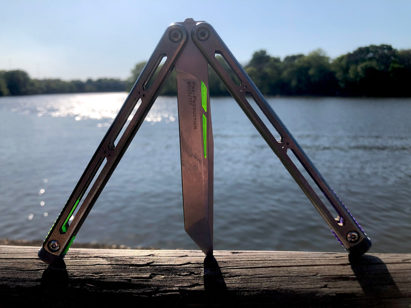 This cosmetic blade insert adds a pop of color to your Squid Industries Hydro balisong. The insert is made in-house from a shatter-proof polyurethane and installs easily with your thumb.