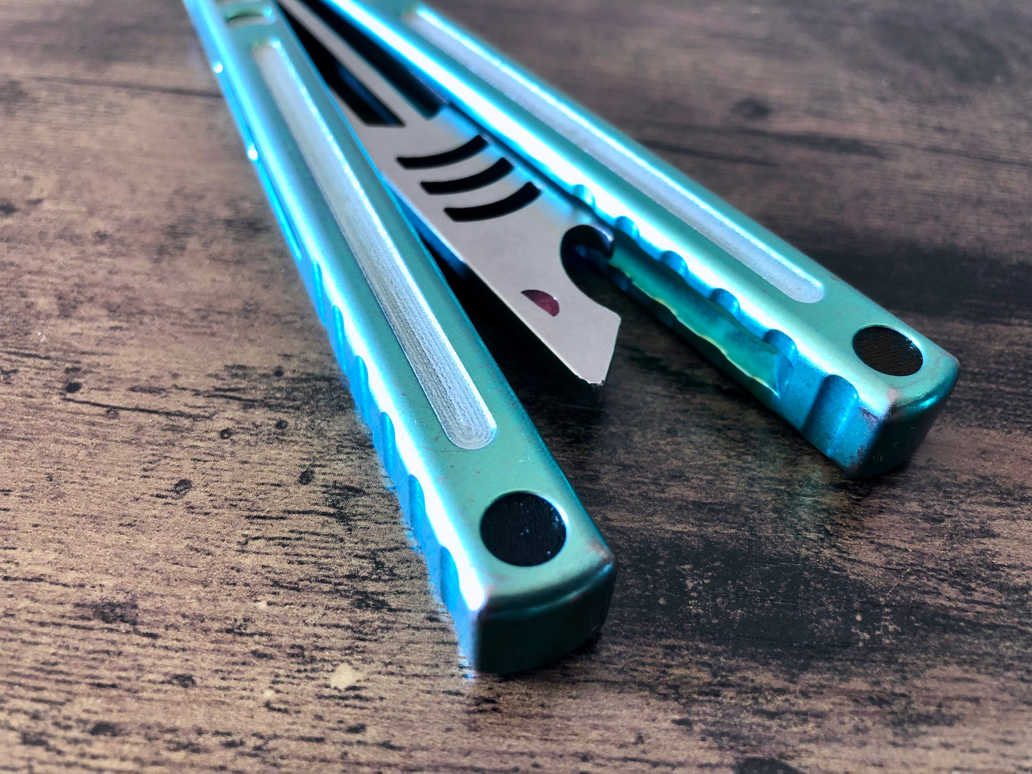 Reduce the handle bias of your Squid industries Swordfish and Madko balisong trainer with this Zippy balance mod. Replace the metal sexbolts at the base of the handles with featherweight, shatter-proof polyurethane sexbolts.