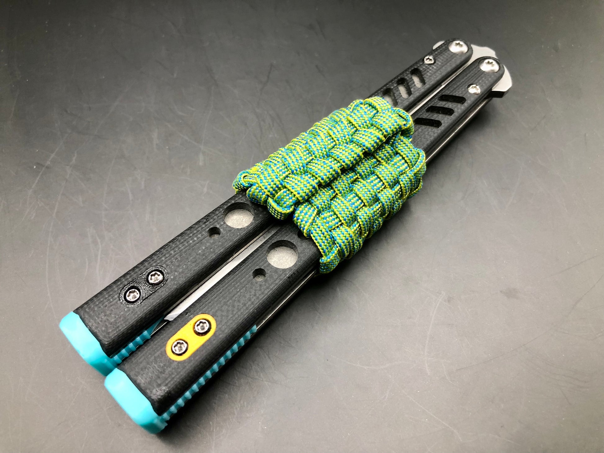 These handmade paracord slips made by @BalisongSlips on Instagram offer a functional way to pocket-carry your favorite EDC balisong while protecting your fingers, your balisong, and everything else in your pocket.