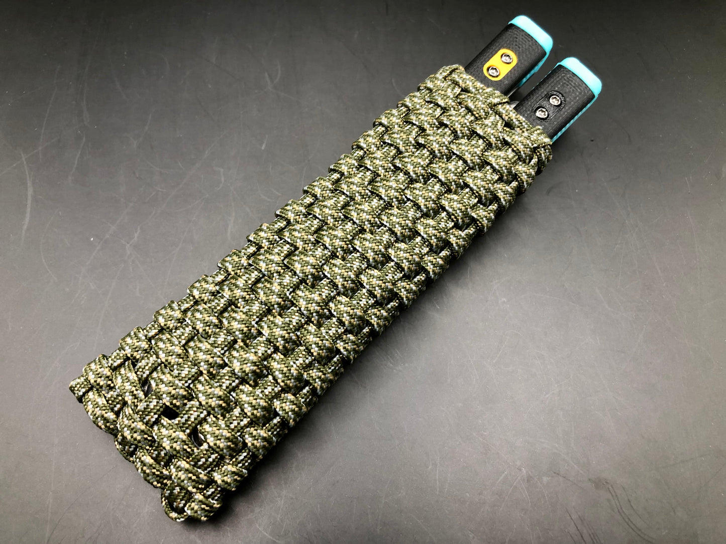 These handmade paracord slips made by @BalisongSlips on Instagram offer a functional way to pocket-carry your favorite EDC balisong while protecting your fingers, your balisong, and everything else in your pocket.