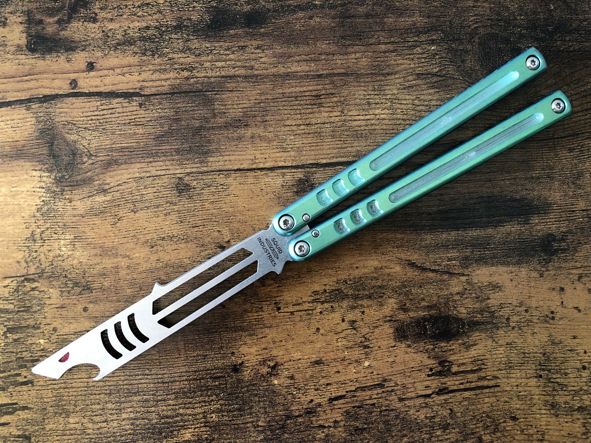 Modify the grip, eliminate the ring, and add a pop of color with these polyurethane handle inlays designed to fit the Squid industries Madko balisong trainer.