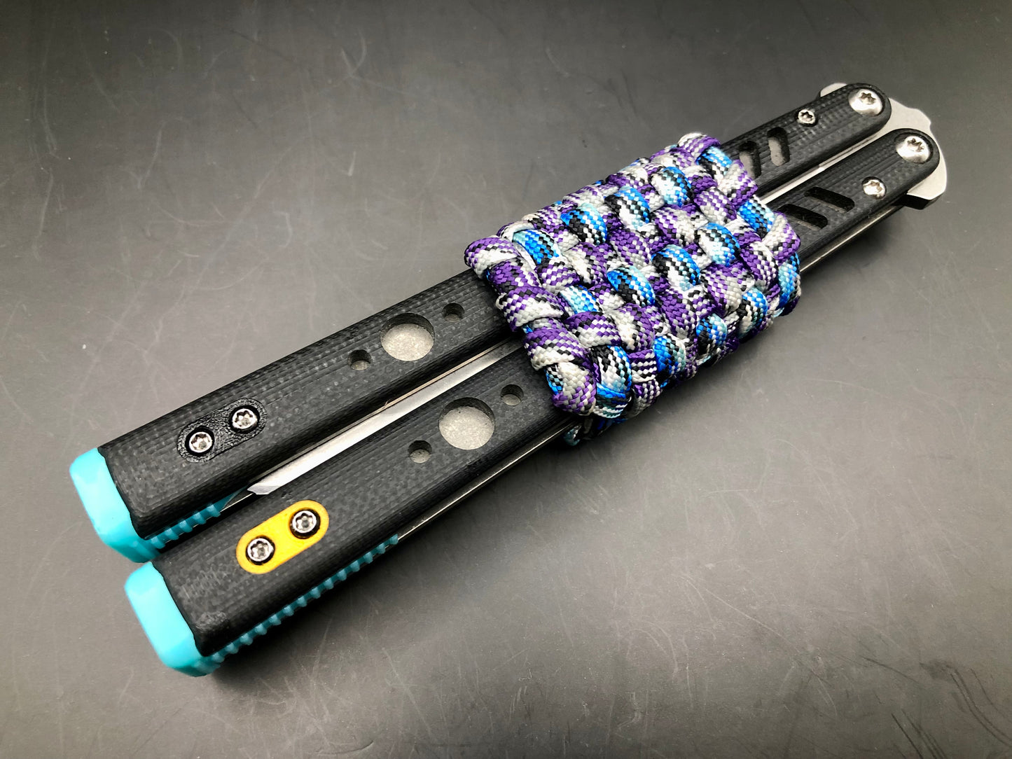 These handmade paracord slips made by @BalisongSlips on Instagram offer a functional way to pocket-carry your favorite EDC balisong while protecting your fingers, your balisong, and everything else in your pocket.