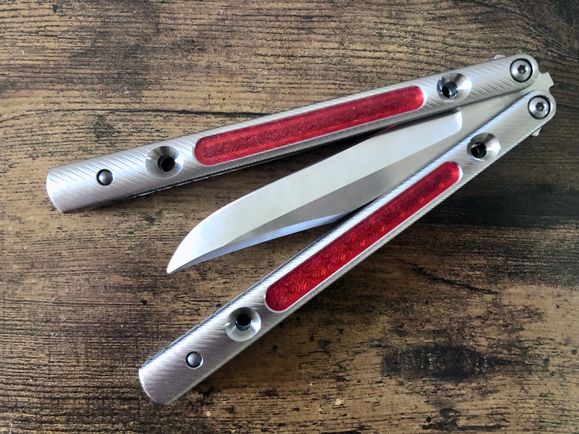 Add grip, comfort, and eliminate ring with these Zippy polyurethane handle inlays designed to fit the titanium Squiggle handles for the Squid Industries Krake Raken balisong.