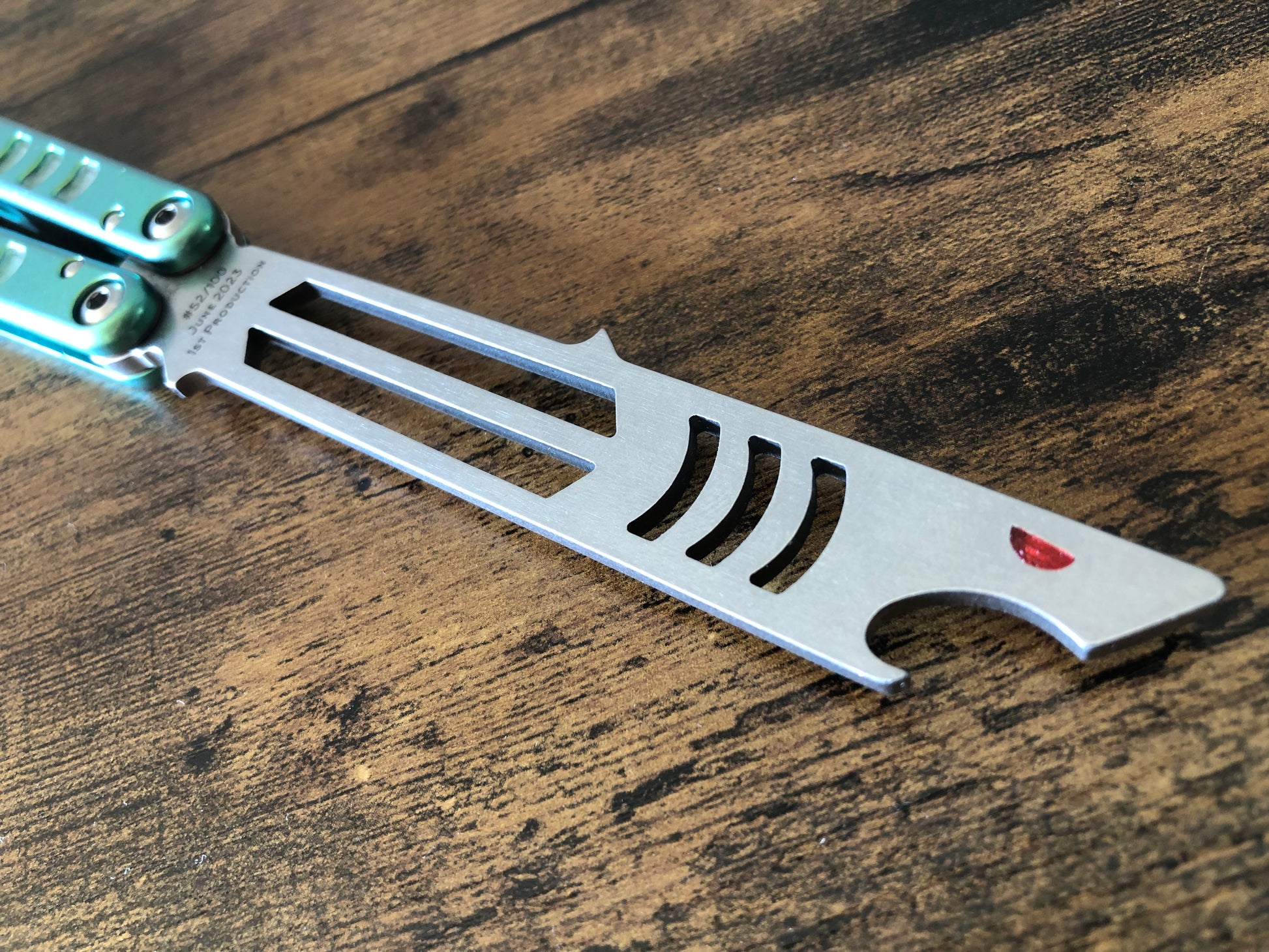Modify the grip, eliminate the ring, and add a pop of color with these polyurethane handle inlays designed to fit the Squid industries Madko balisong trainer.