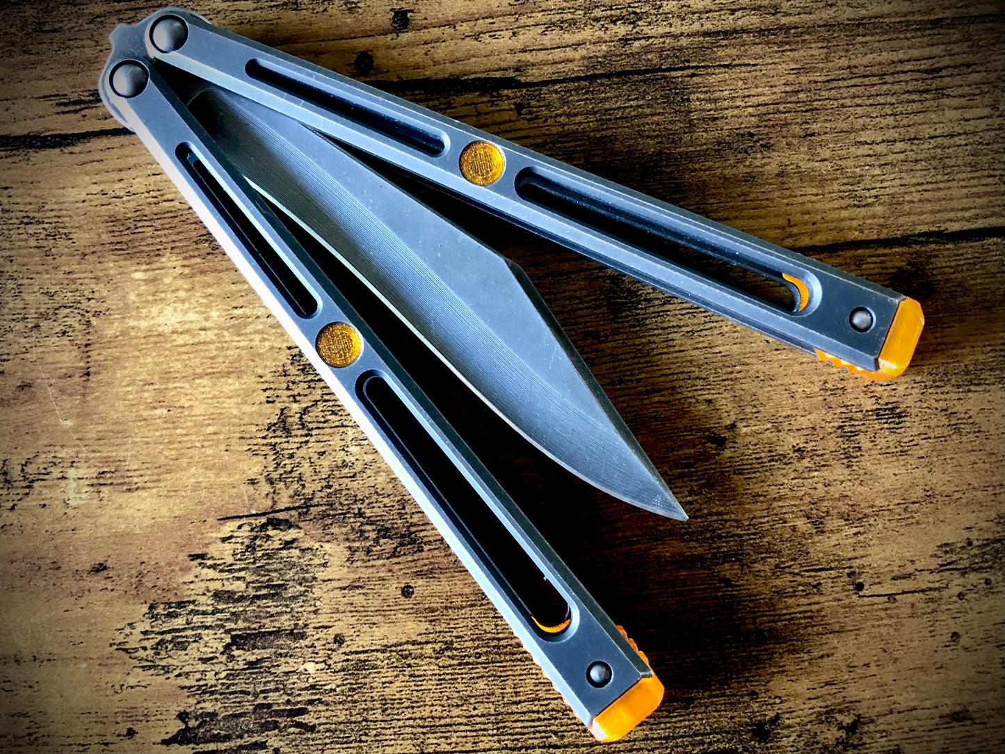 Extend and protect your handles with these Zippy spacers, custom-made for the Goose balisong (designed by Arthur Goins and machined by JK Design). The spacers are made from a shatter-proof polyurethane and protect your handles from drops while adding length. The spacers also feature positive sawtooth jimping and adjustable balance.