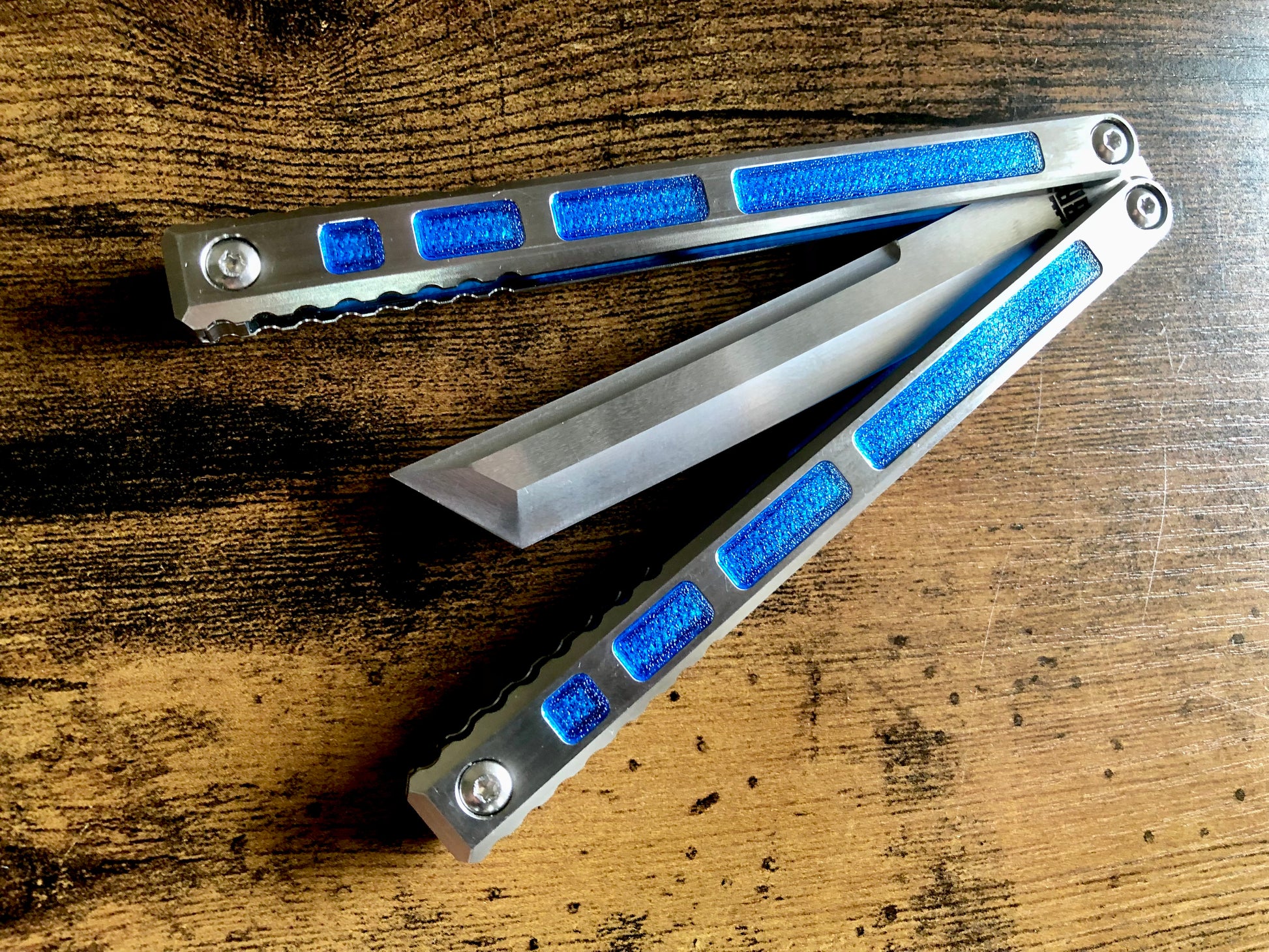 Modify the ergo, deepen the sound, and add a pop of color to your B.A. Balis Tesseract balisong with these polyurethane Zippy handle inlays.