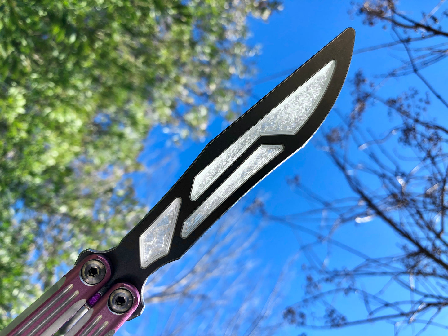 Adjust the weight distribution of your LDY Orion v1.5 balisong trainer with this custom-made Zippy balance mod. This mod consists of shatter-proof polyurethane inserts which add tip and spine weight to the blade for increased momentum and a more neutral balance.
