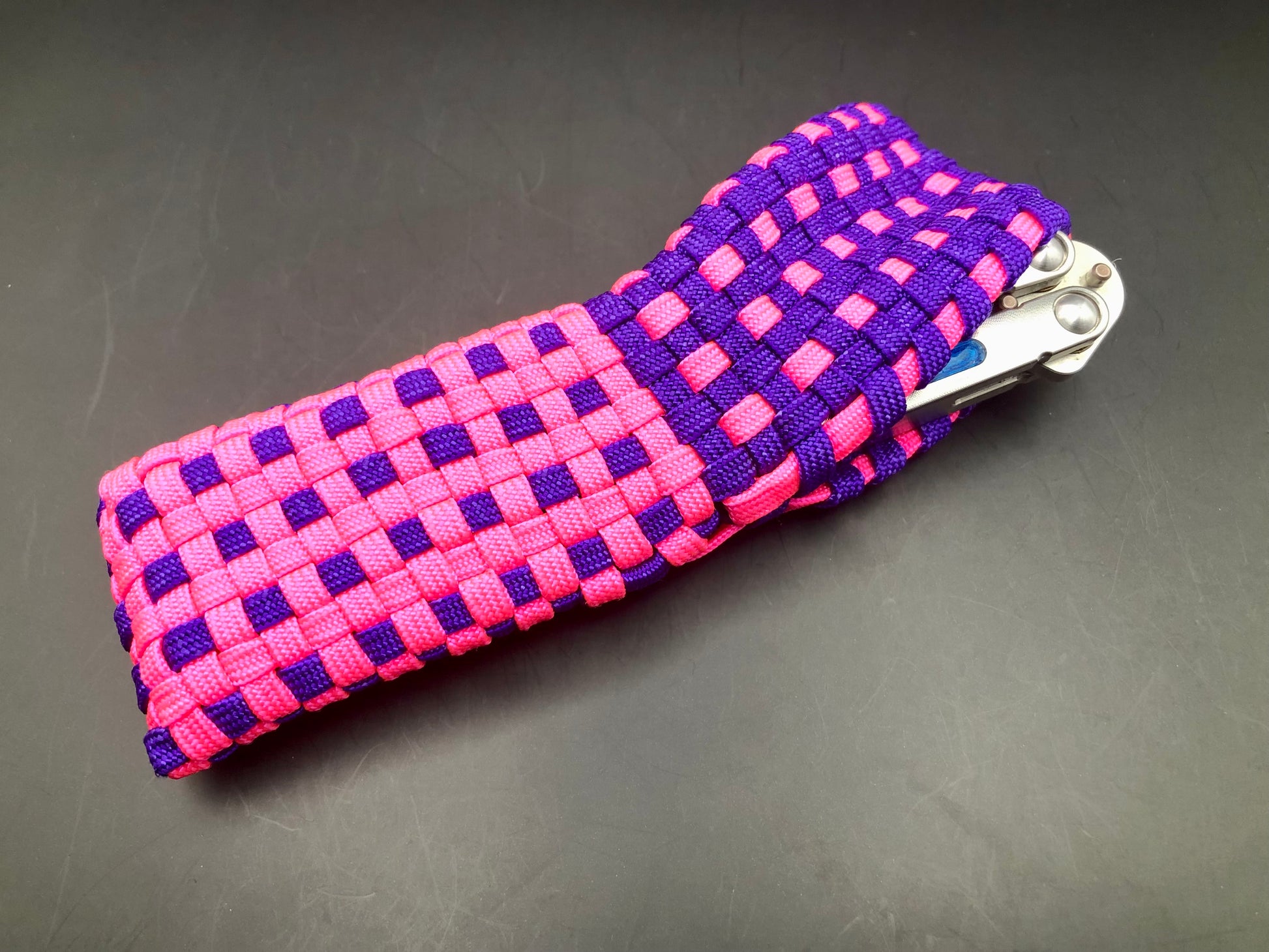 These handmade paracord slips made by @BalisongSlips on Instagram offer a functional way to pocket-carry your favorite EDC balisong while protecting your fingers, your balisong, and everything else in your pocket.