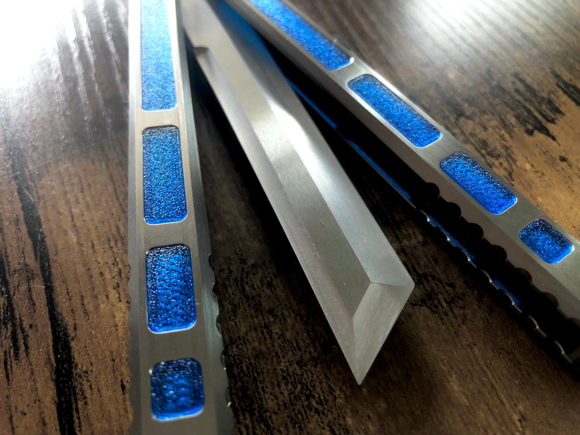 Modify the ergo, deepen the sound, and add a pop of color to your B.A. Balis Tesseract balisong with these polyurethane Zippy handle inlays.